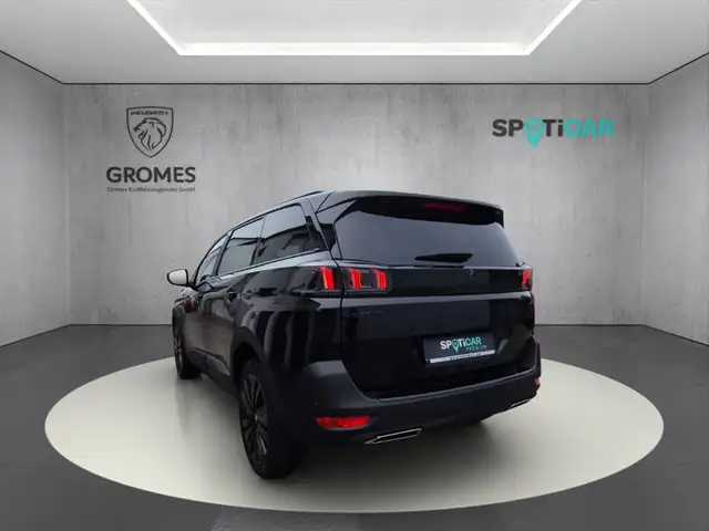 Peugeot 5008 view 5