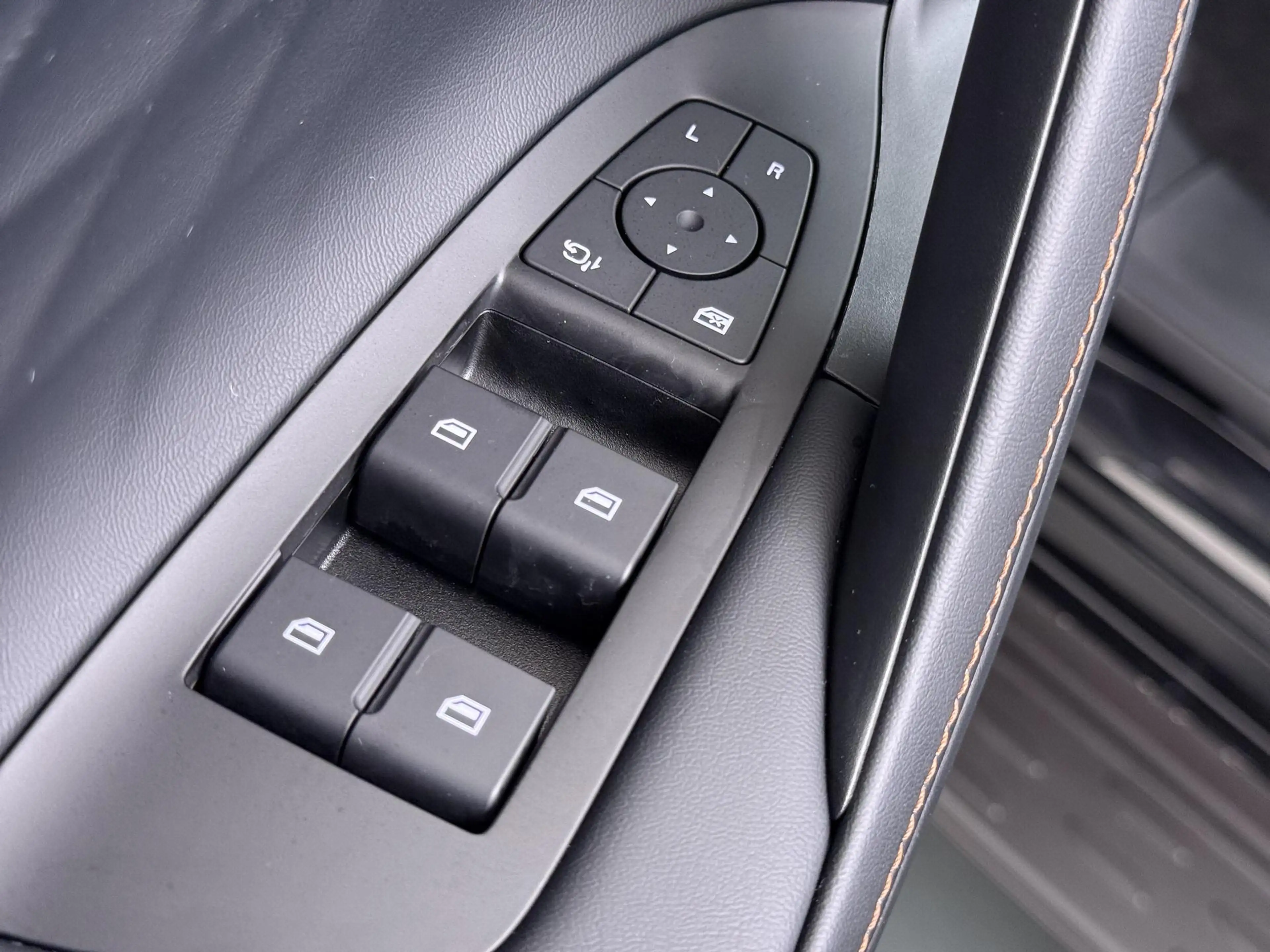 MG HS MG PHEV 1.5 Luxury VAN: € 39.900- VOOR: € 33.330,- — photo 20
