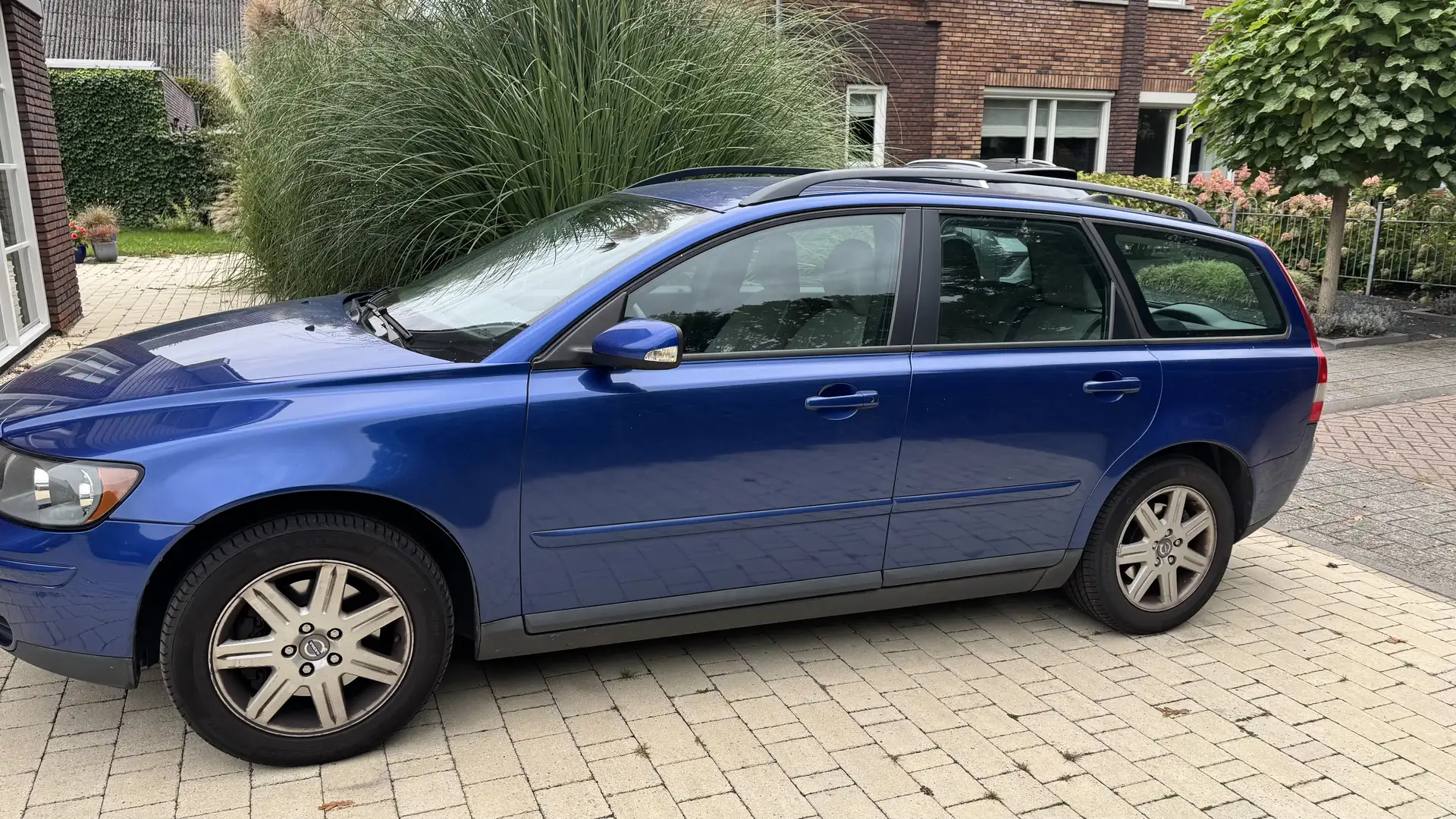 Volvo V50 verkocht: 2.4i Momentum YOUNGTIMER incl. 21% BTW Blauw - 1