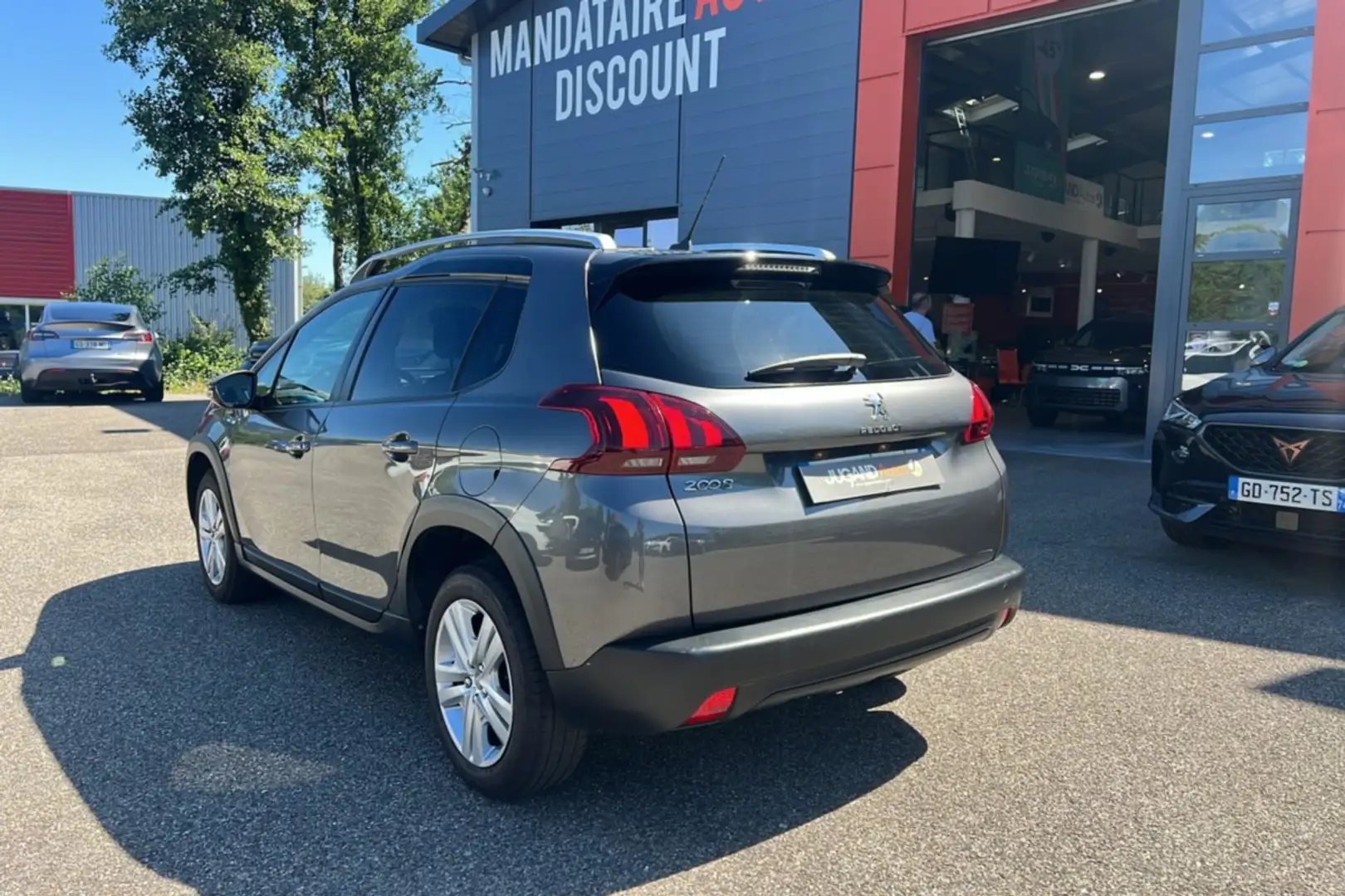 Peugeot 2008 1.5 HDI 100 SIGNATURE Gris - 2