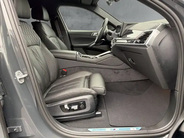 BMW X6 view 11