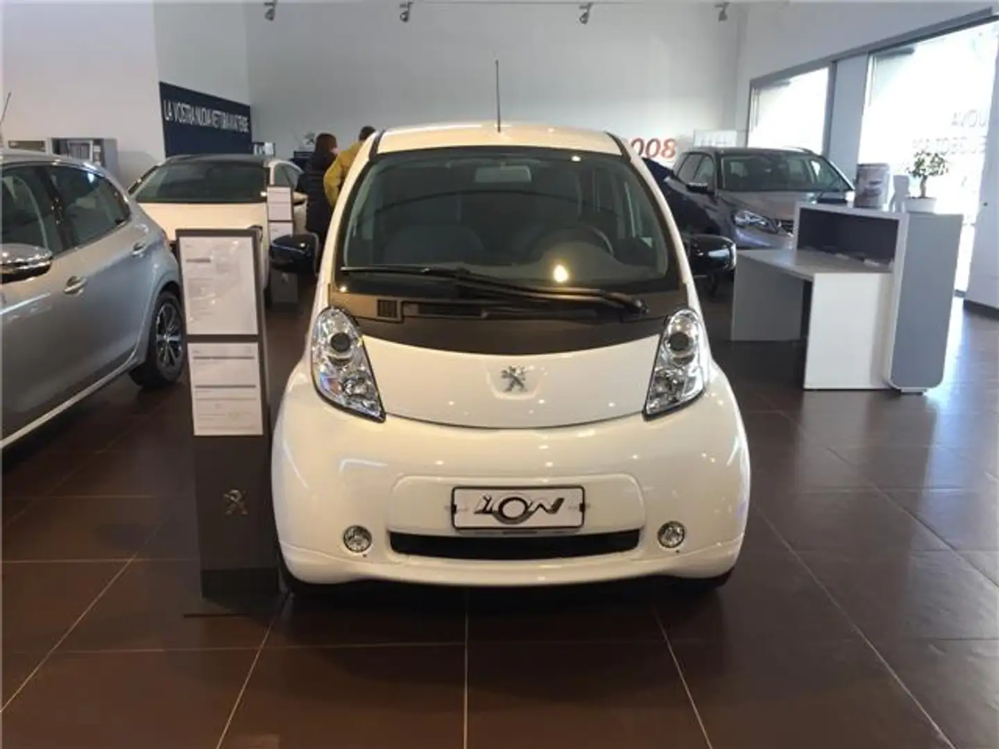 Peugeot iOn Active Full Electric Blanc - 2