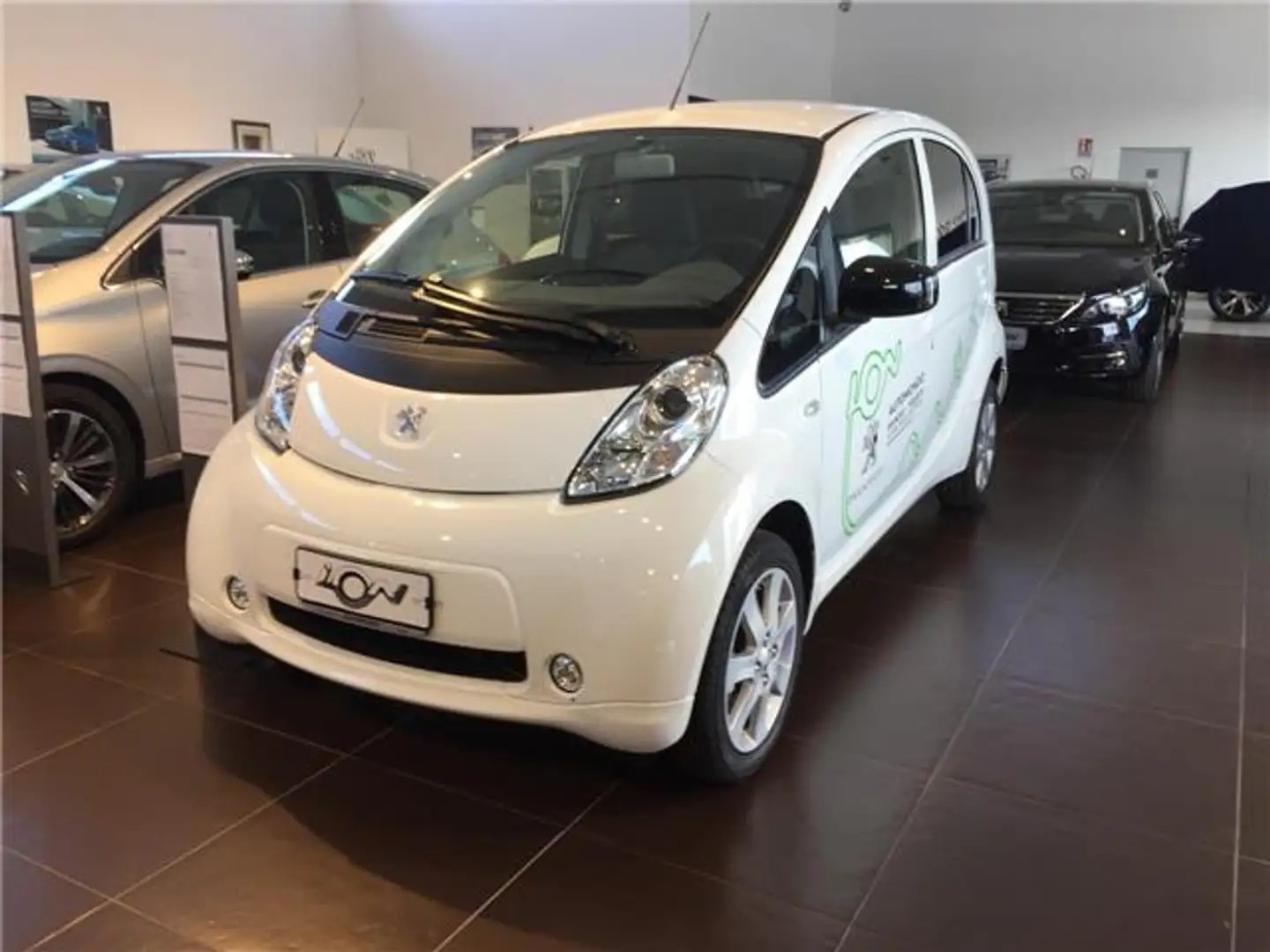 Peugeot iOn Active Full Electric White - 1
