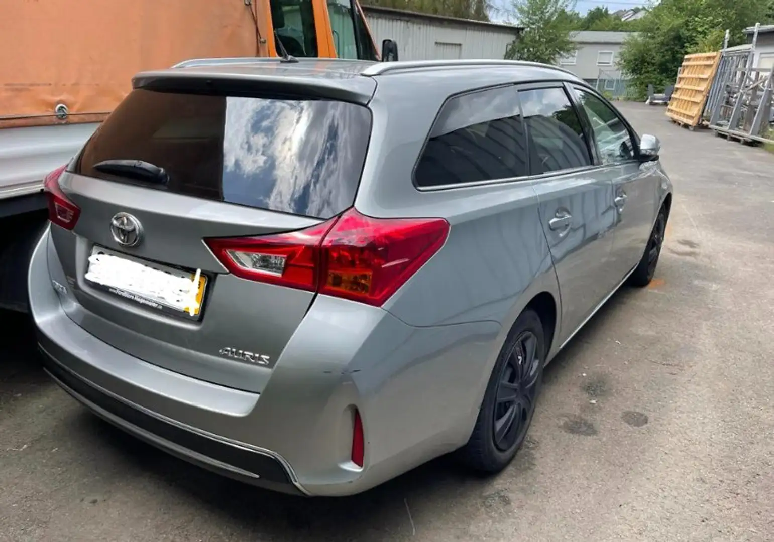 Toyota Auris Plateado - 2