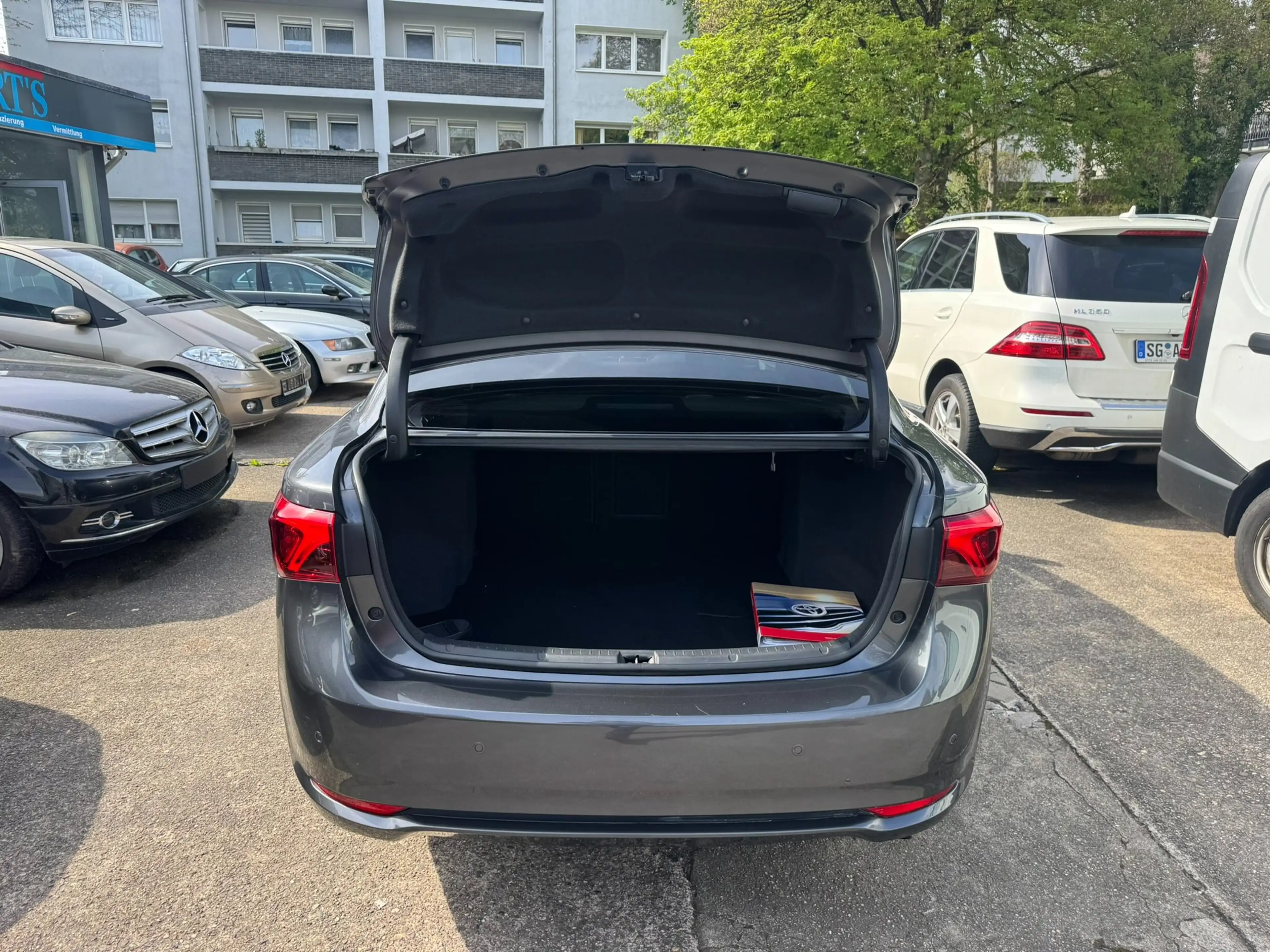 Toyota Avensis Business Edition/1.Hand/1.8/Navi/Kamera — photo 8