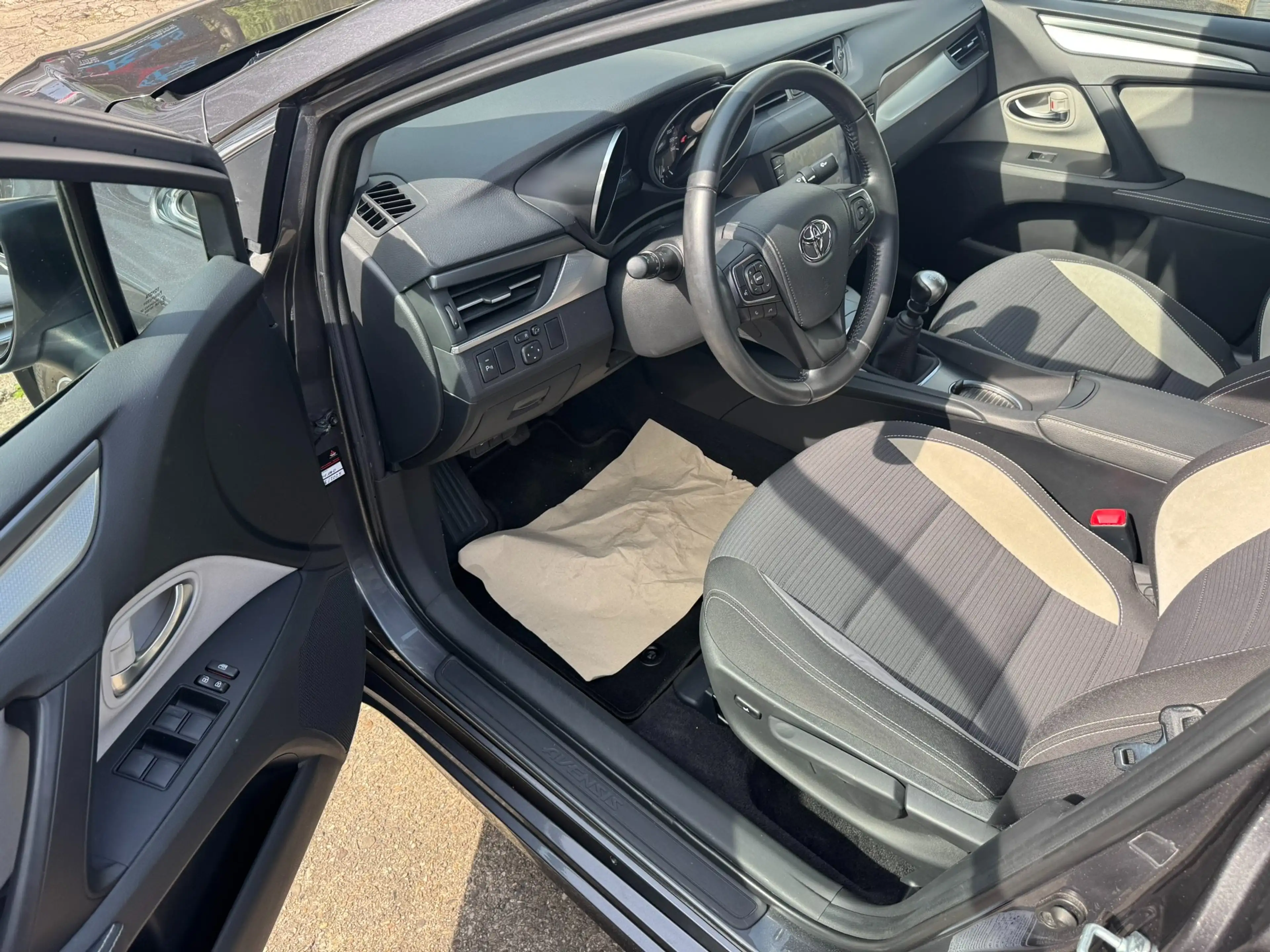 Toyota Avensis Business Edition/1.Hand/1.8/Navi/Kamera — photo 11