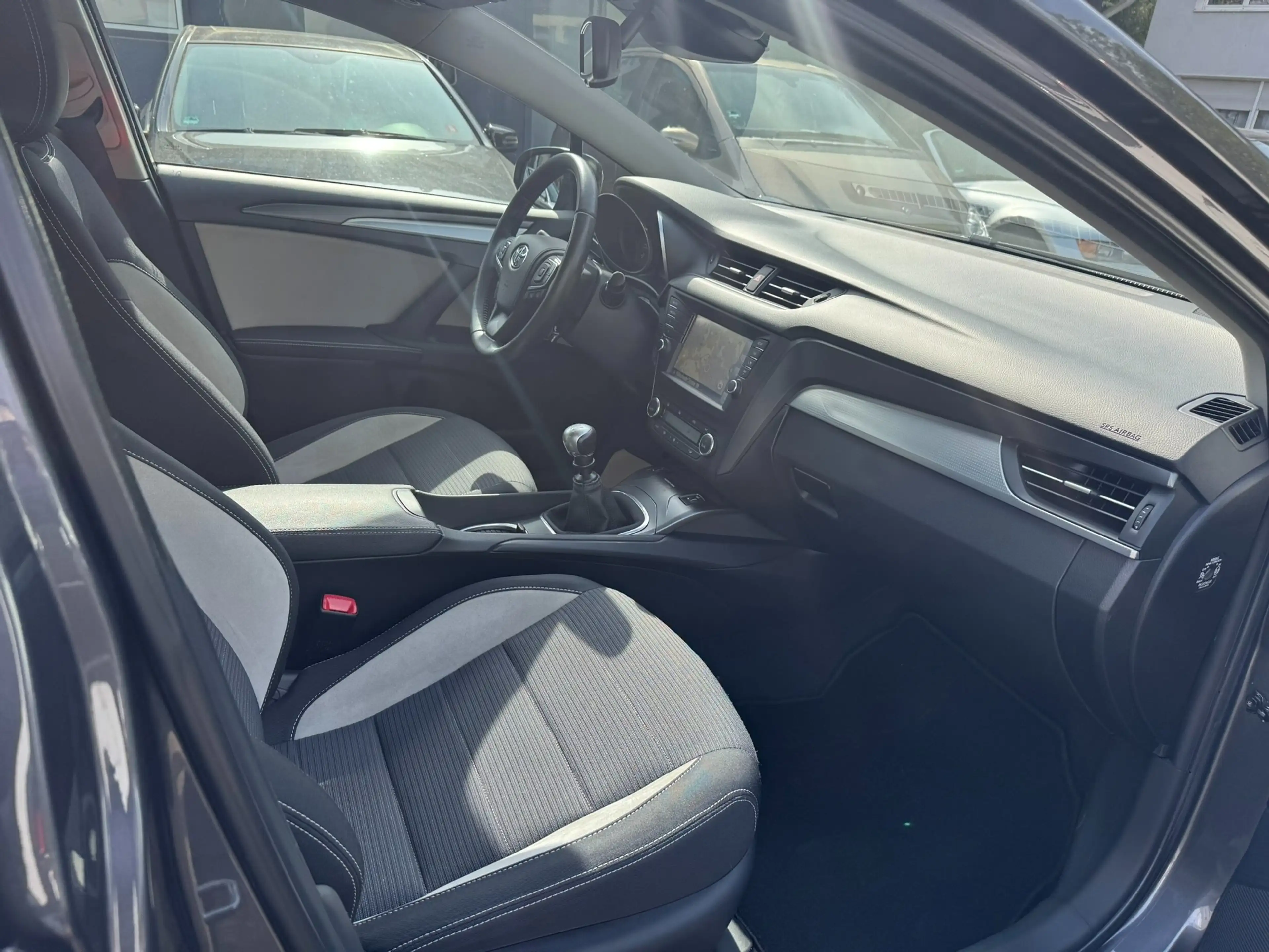 Toyota Avensis Business Edition/1.Hand/1.8/Navi/Kamera — photo 13