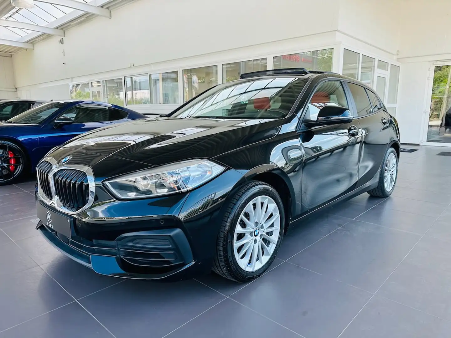 BMW 118 iA *** GARANTIE + TOIT PANORAMIQUE + CUIR *** Noir - 1