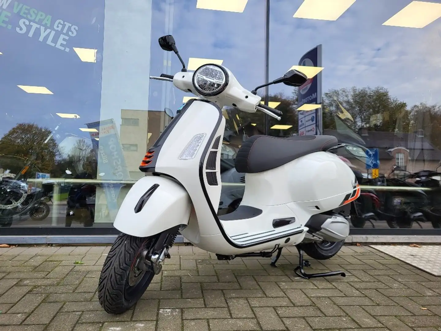 Vespa GTS Super Sport 310 E5+ Wit - 1