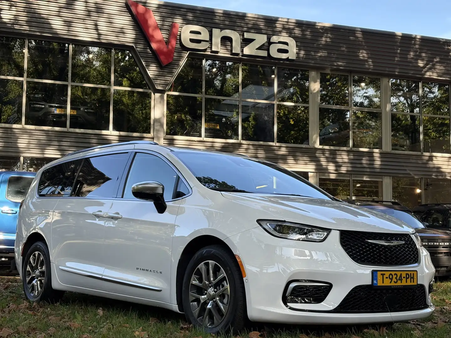 Chrysler Pacifica 3.6L V6 PHEV HYBRID PINNACLE NL-AUTO Wit - 1