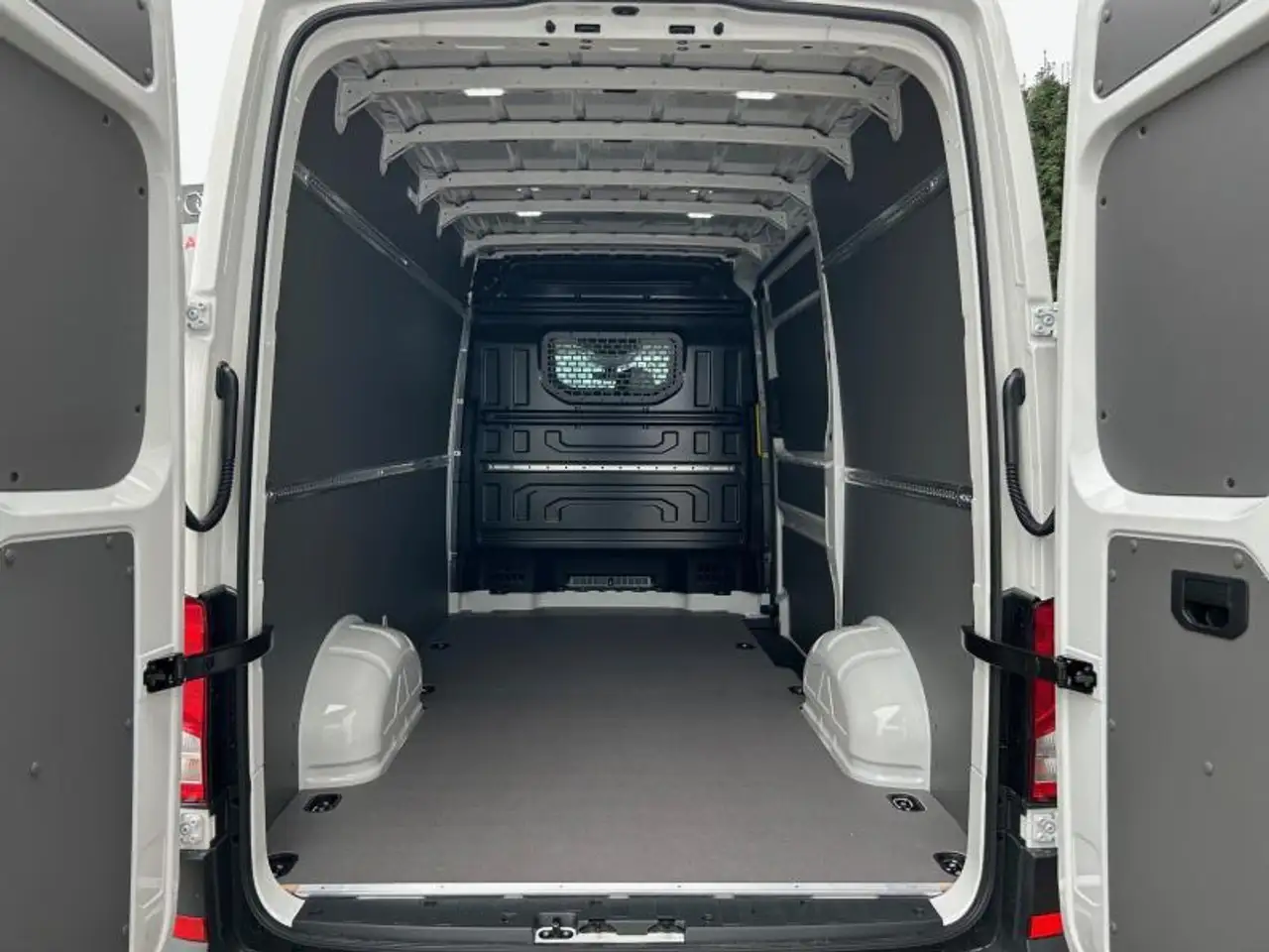 Volkswagen Crafter 2026 — фото 11