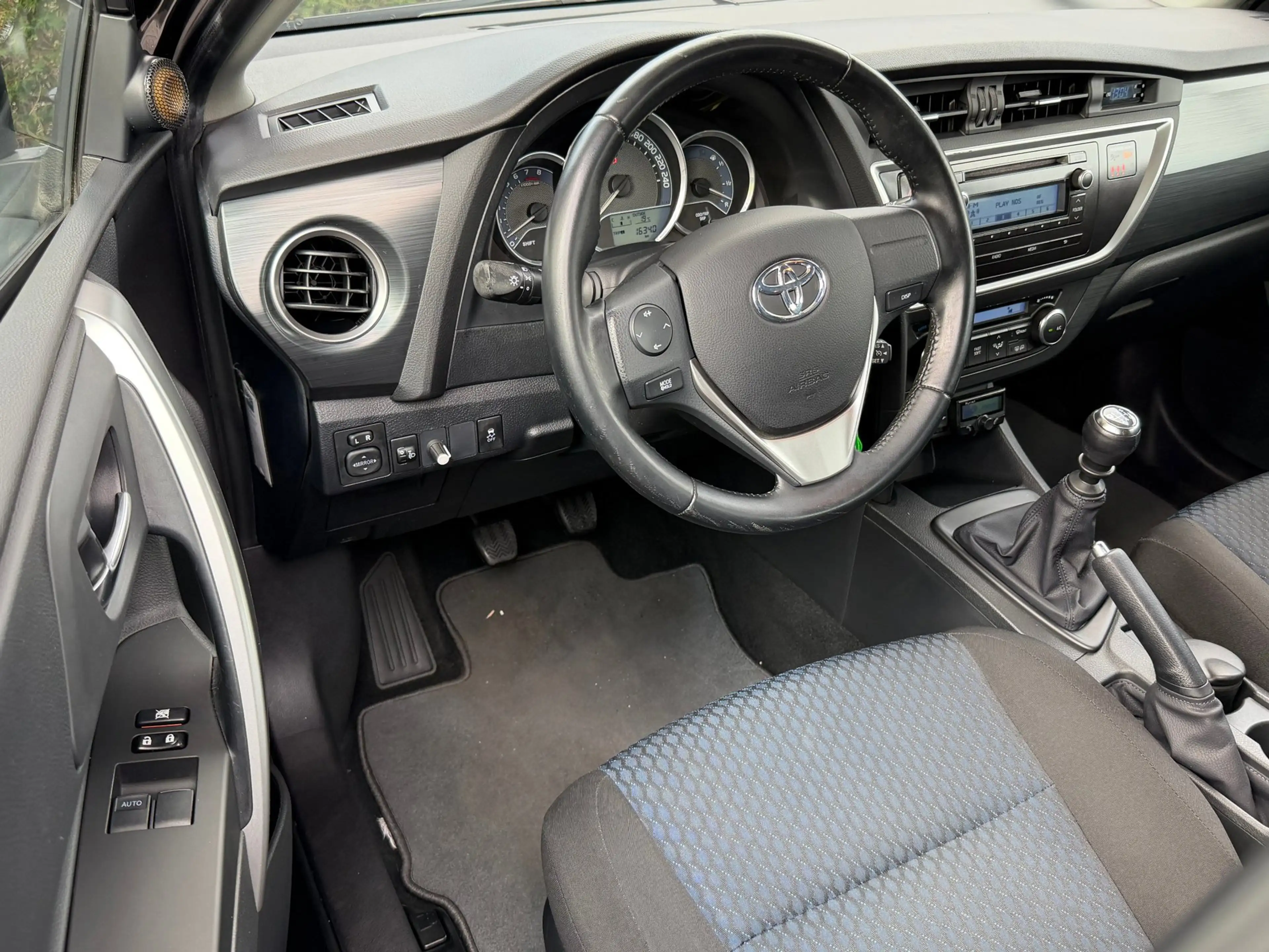 Toyota Auris Touring Sports 1.6 Now | 1E EIG | PDC | CLIMA | CR — photo 3