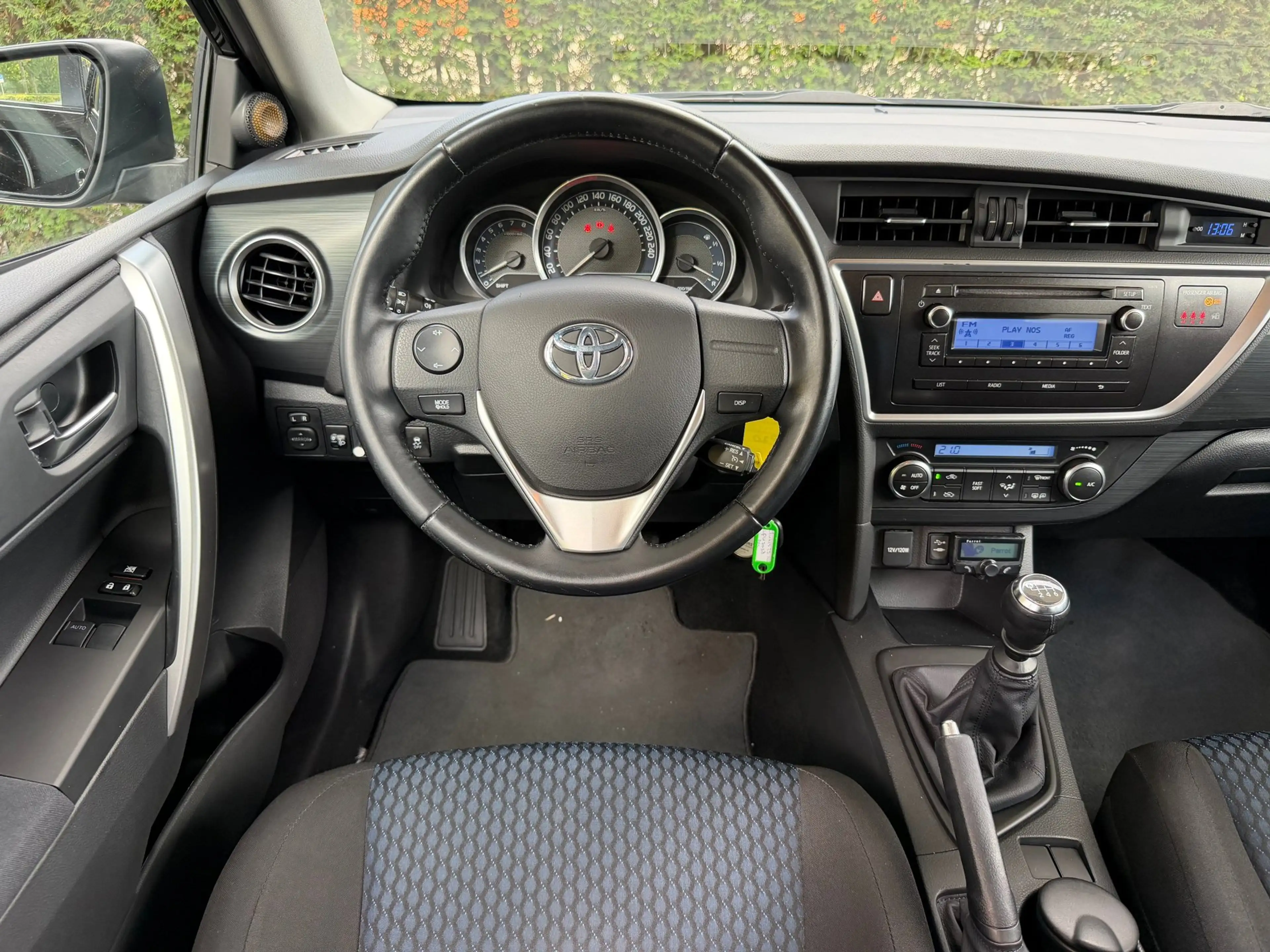 Toyota Auris Touring Sports 1.6 Now | 1E EIG | PDC | CLIMA | CR — photo 12