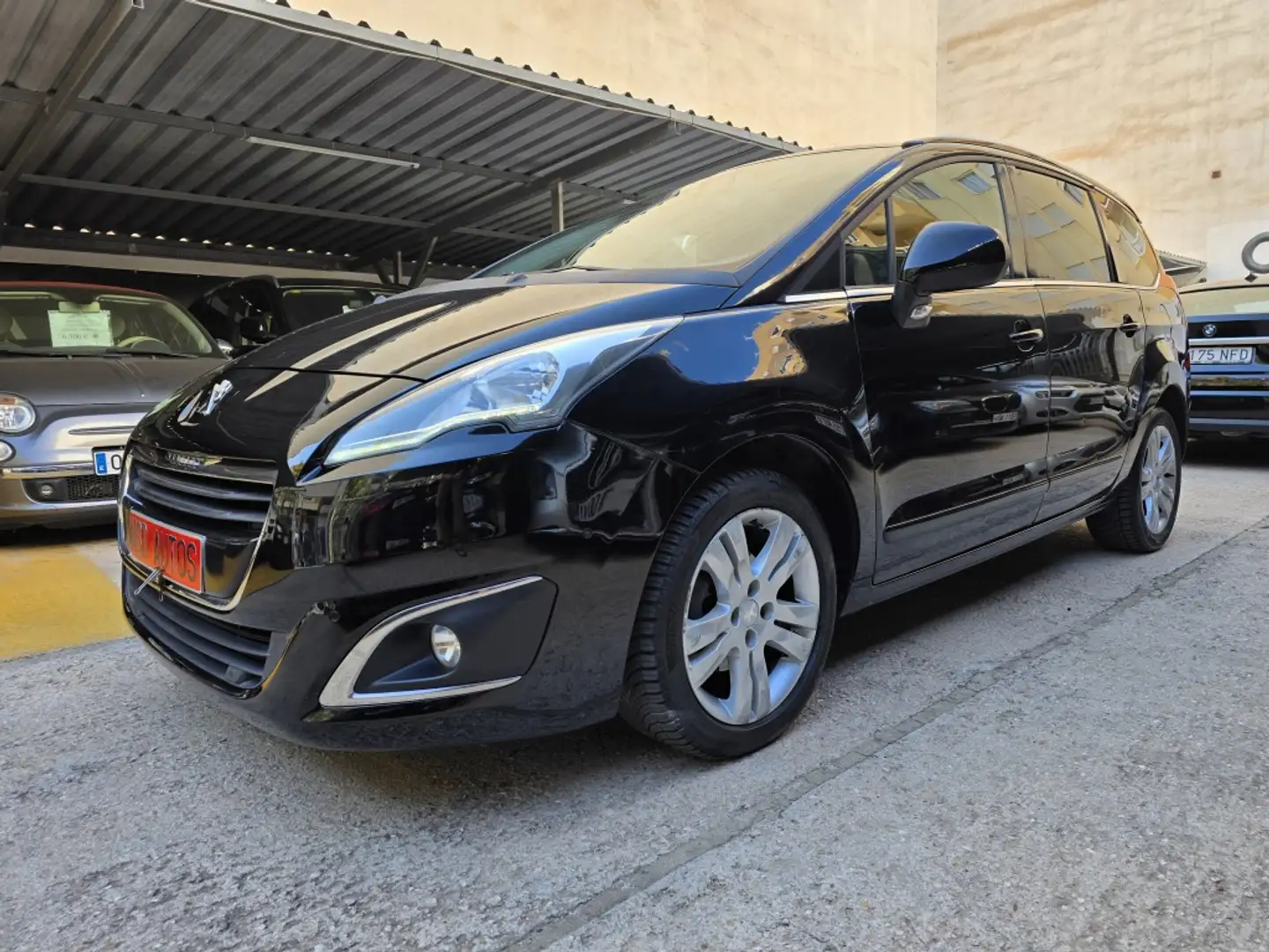Peugeot 5008 1.6HDI Allure 115 Noir - 1