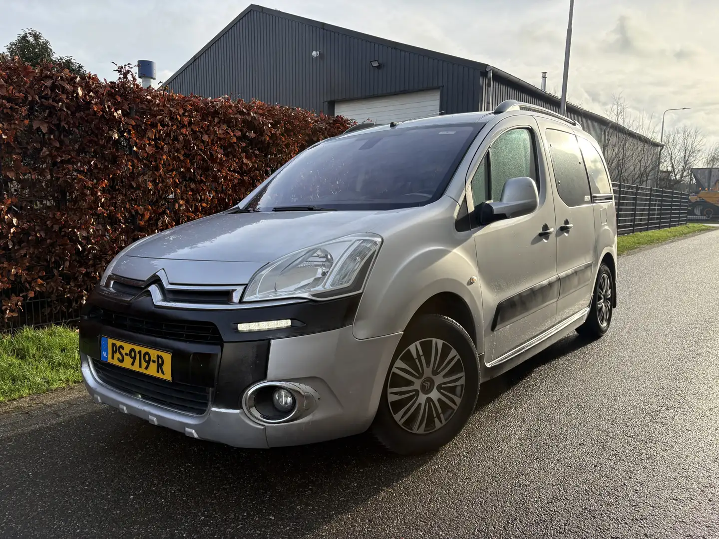 Citroen Berlingo 1.6 e-HDi Tendance / AUTOMAAT / AIRCO Grau - 1