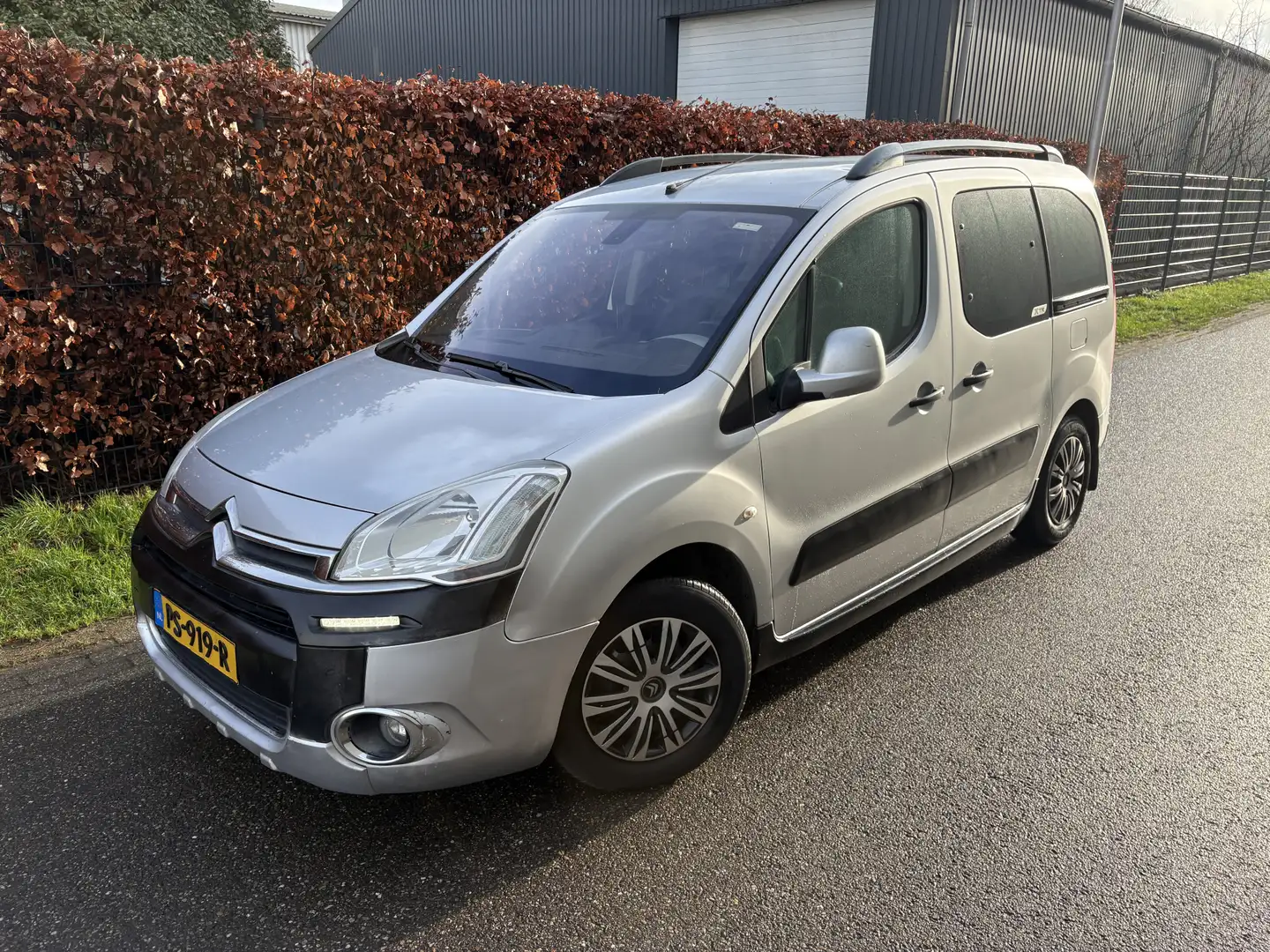 Citroen Berlingo 1.6 e-HDi Tendance / AUTOMAAT / AIRCO Grau - 2
