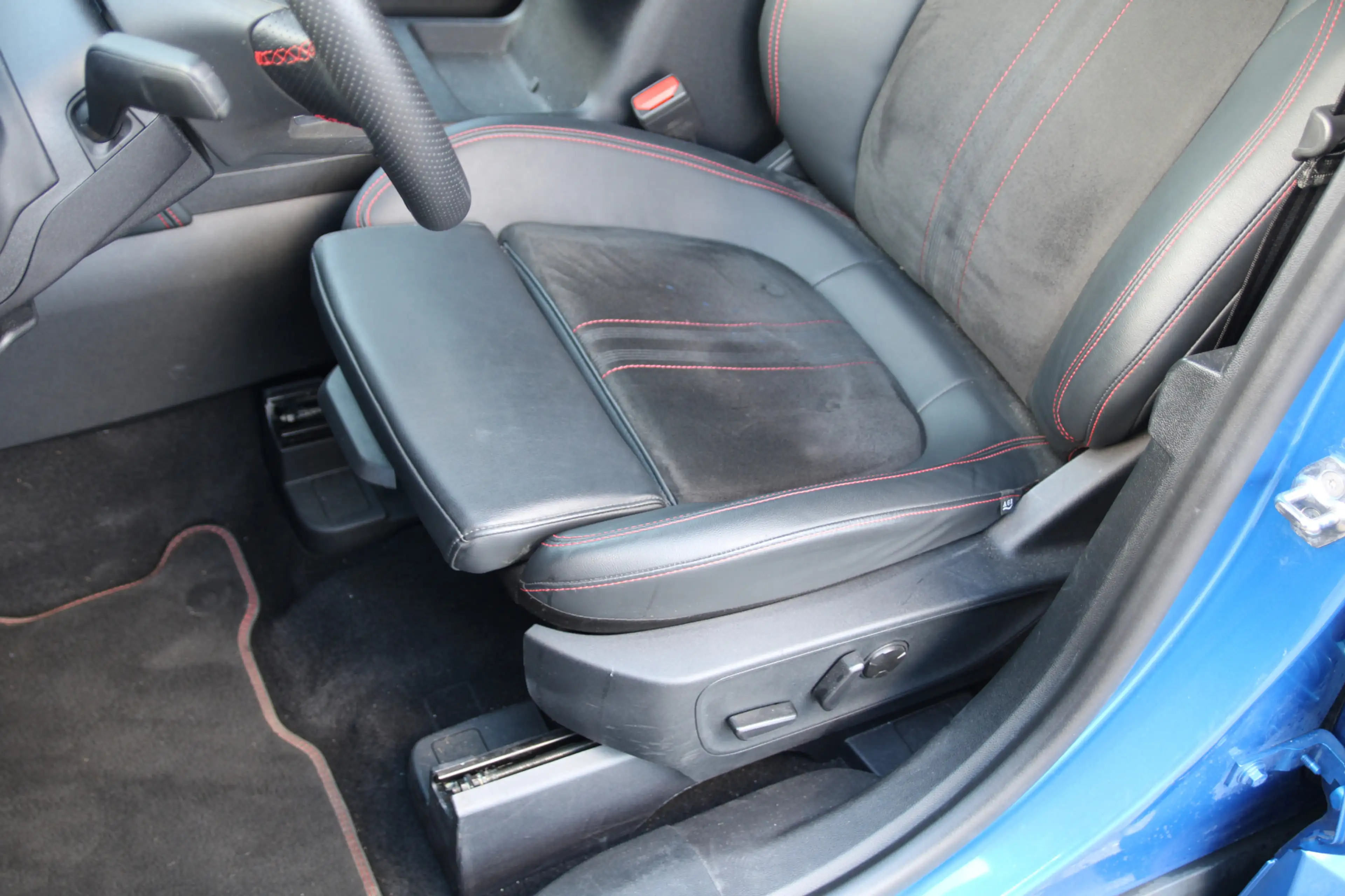 Ford Kuga 2.5 PHEV ST-Line X MATRIX LED | AGR STOELEN | B&O — photo 12