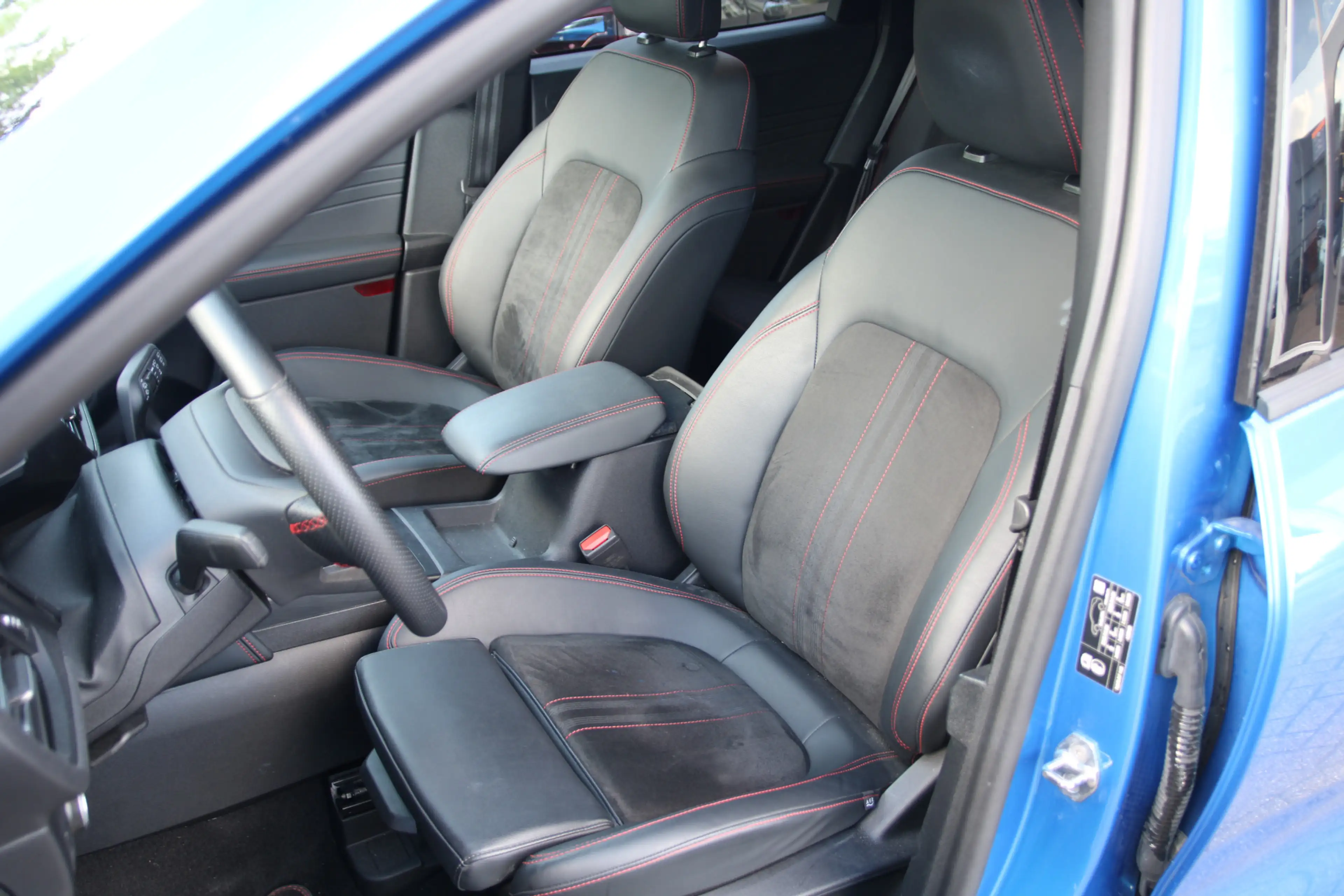 Ford Kuga 2.5 PHEV ST-Line X MATRIX LED | AGR STOELEN | B&O — photo 11