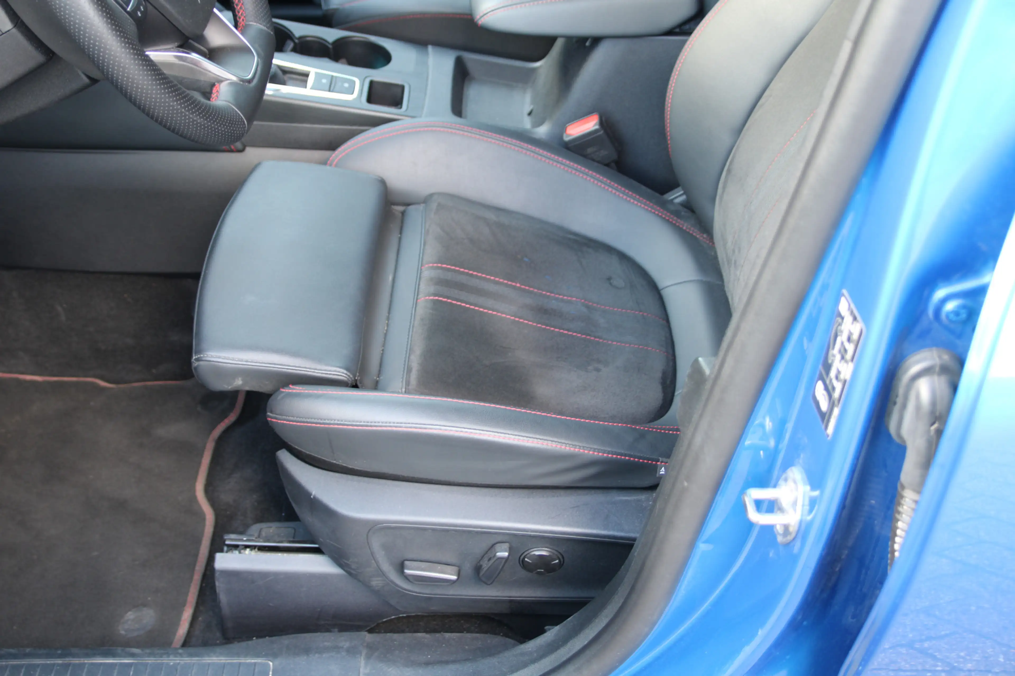 Ford Kuga 2.5 PHEV ST-Line X MATRIX LED | AGR STOELEN | B&O — photo 13