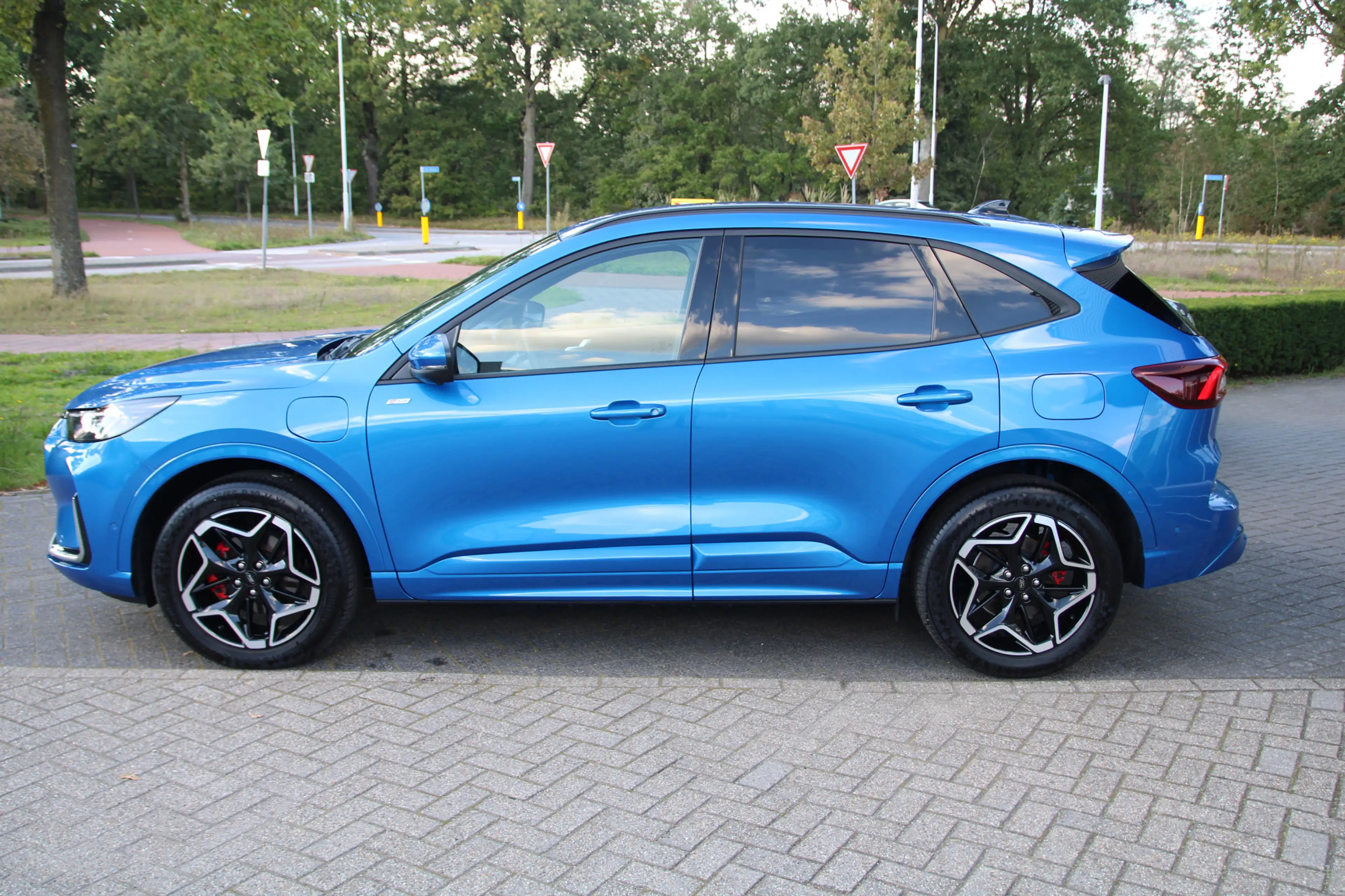 Ford Kuga 2.5 PHEV ST-Line X MATRIX LED | AGR STOELEN | B&O — photo 3