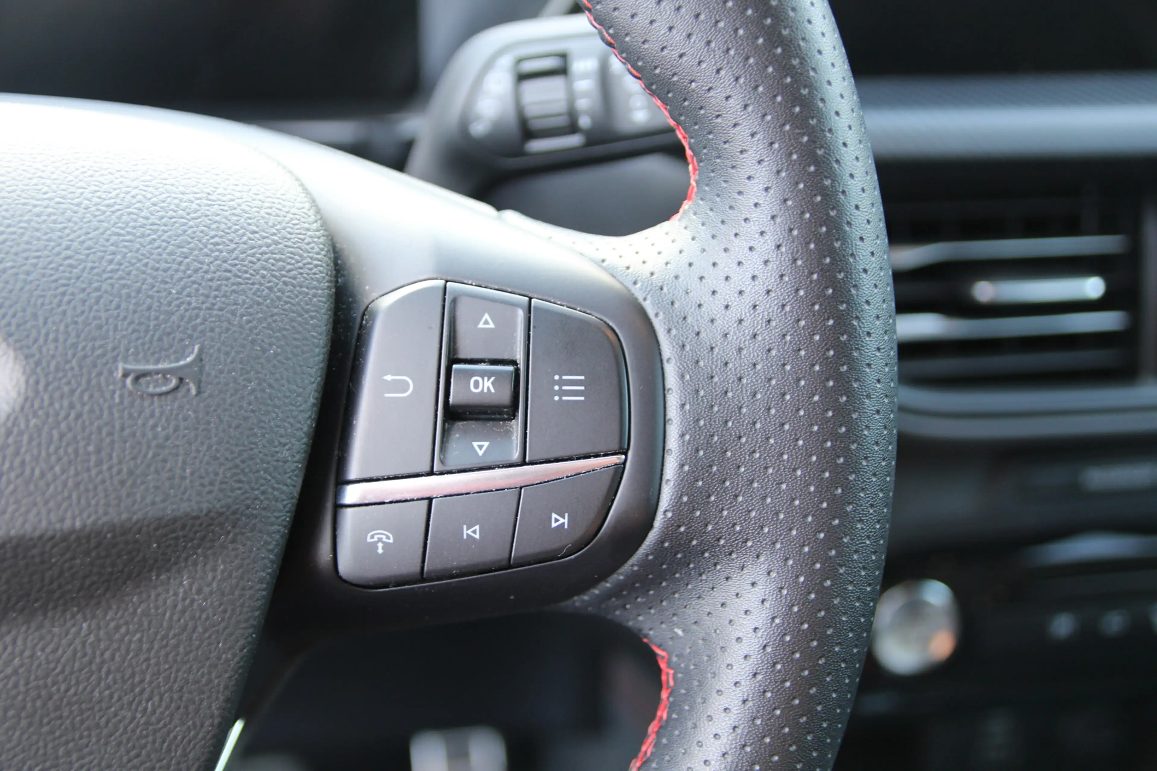 Ford Kuga 2.5 PHEV ST-Line X MATRIX LED | AGR STOELEN | B&O — photo 24
