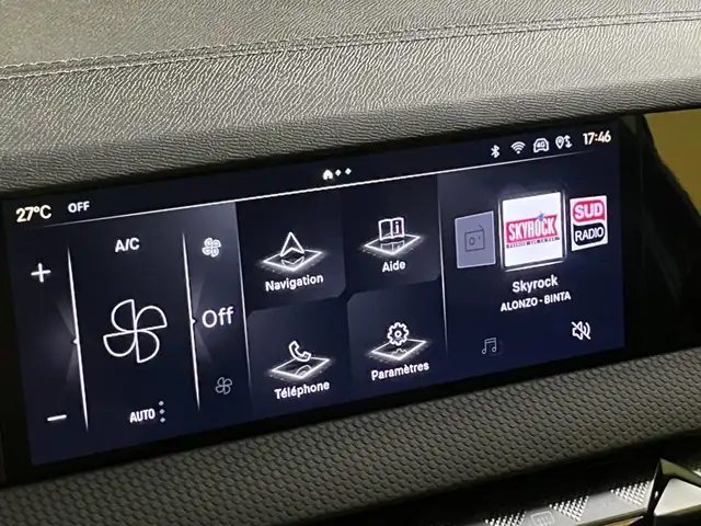 DS Automobiles DS 4 view 23