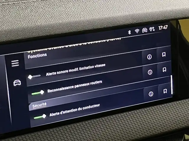 DS Automobiles DS 4 view 27
