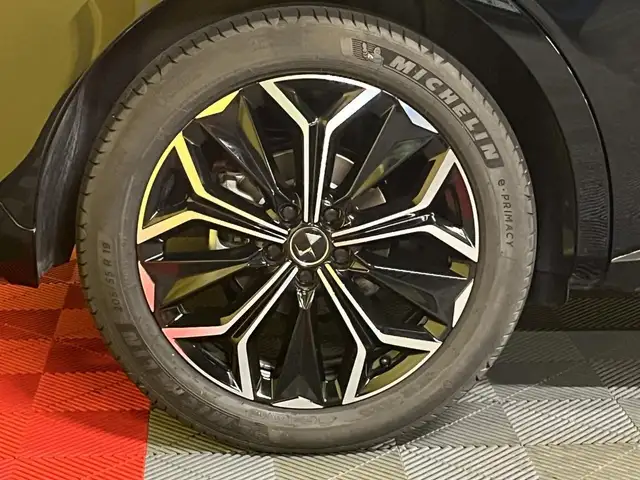 DS Automobiles DS 4 view 16