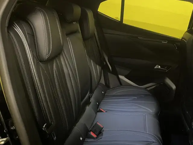DS Automobiles DS 4 view 10