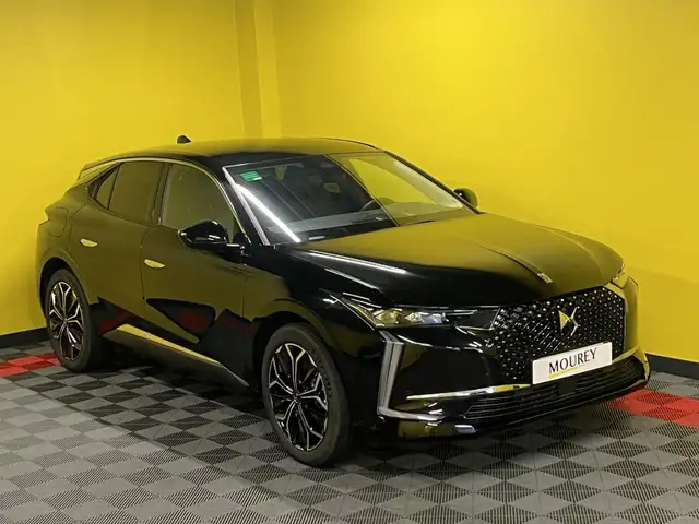 DS Automobiles DS 4 view 25