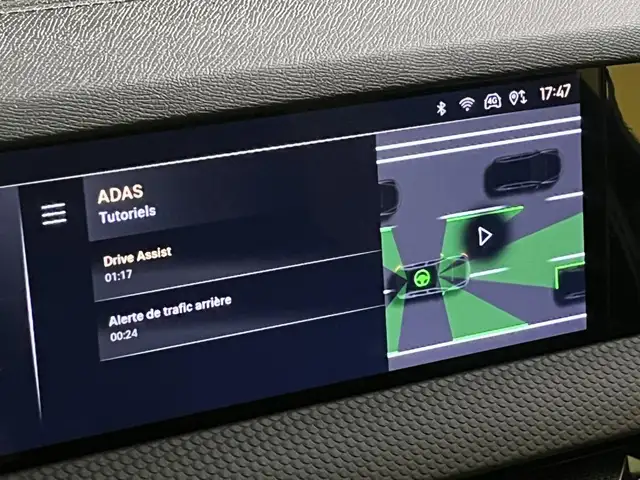 DS Automobiles DS 4 view 9