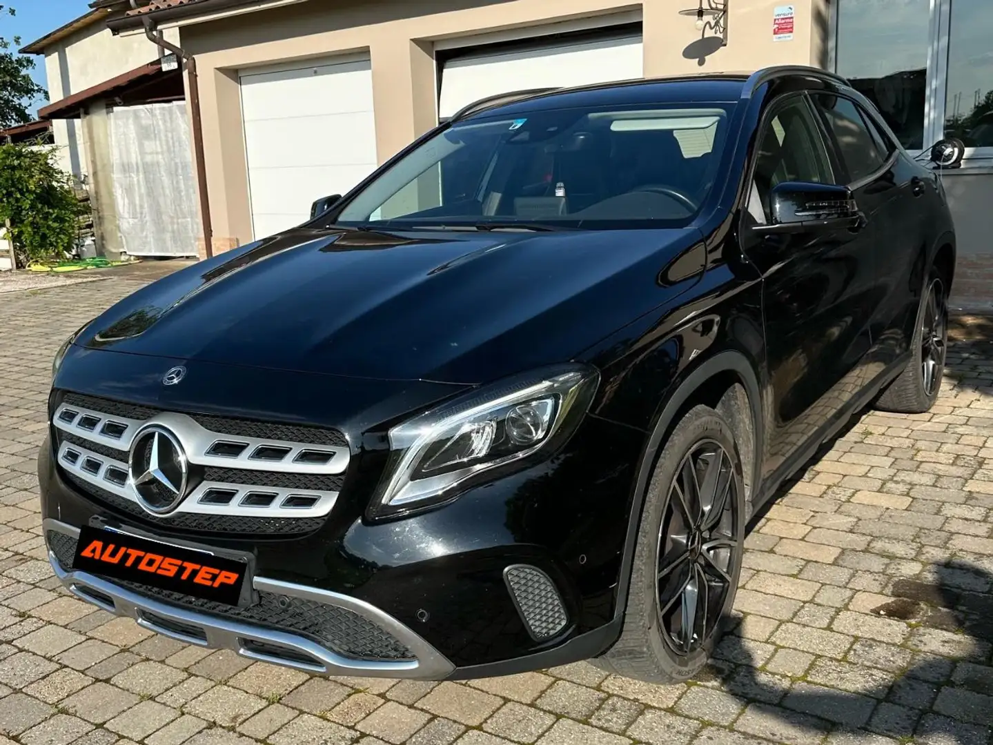 Mercedes-Benz GLA 200 GLA 200 d Premium auto Nero - 1