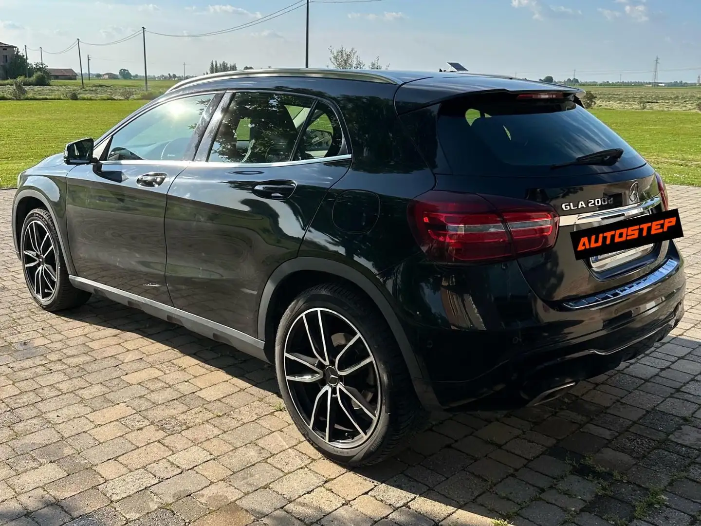 Mercedes-Benz GLA 200 GLA 200 d Premium auto Nero - 2