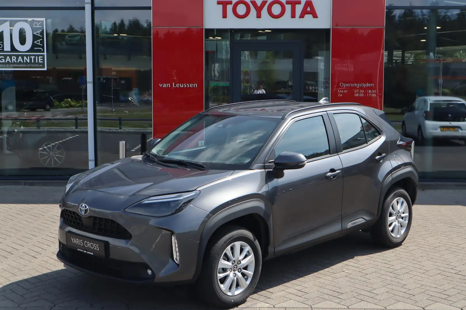 Toyota Yaris Cross 1.5 Hybrid 115 Dynamic KEYLESS EL-ACHTERKLEP STOEL Grijs - 1