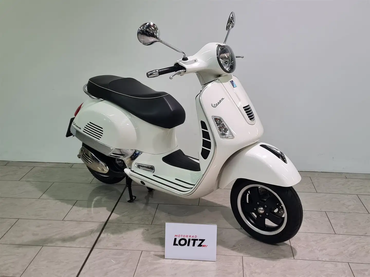 Vespa GTS 300 Wit - 1