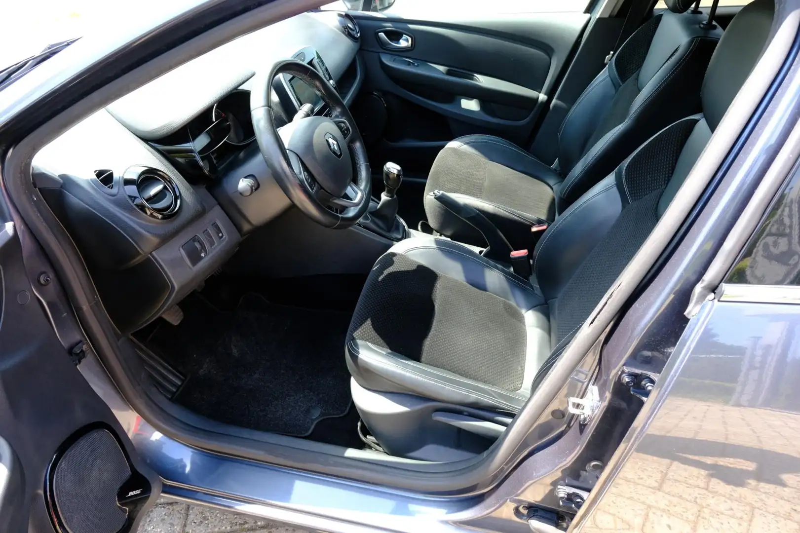 Renault Clio Estate 0.9 TCe Intens Navi|BOSE|1e Eig|Cam|Clima|L Grijs - 2