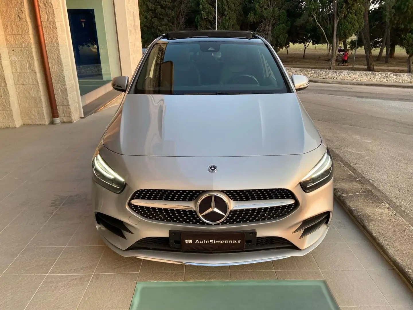Mercedes-Benz B 180 d Automatic Premium Amg TETTO APR/PAN Gri - 2