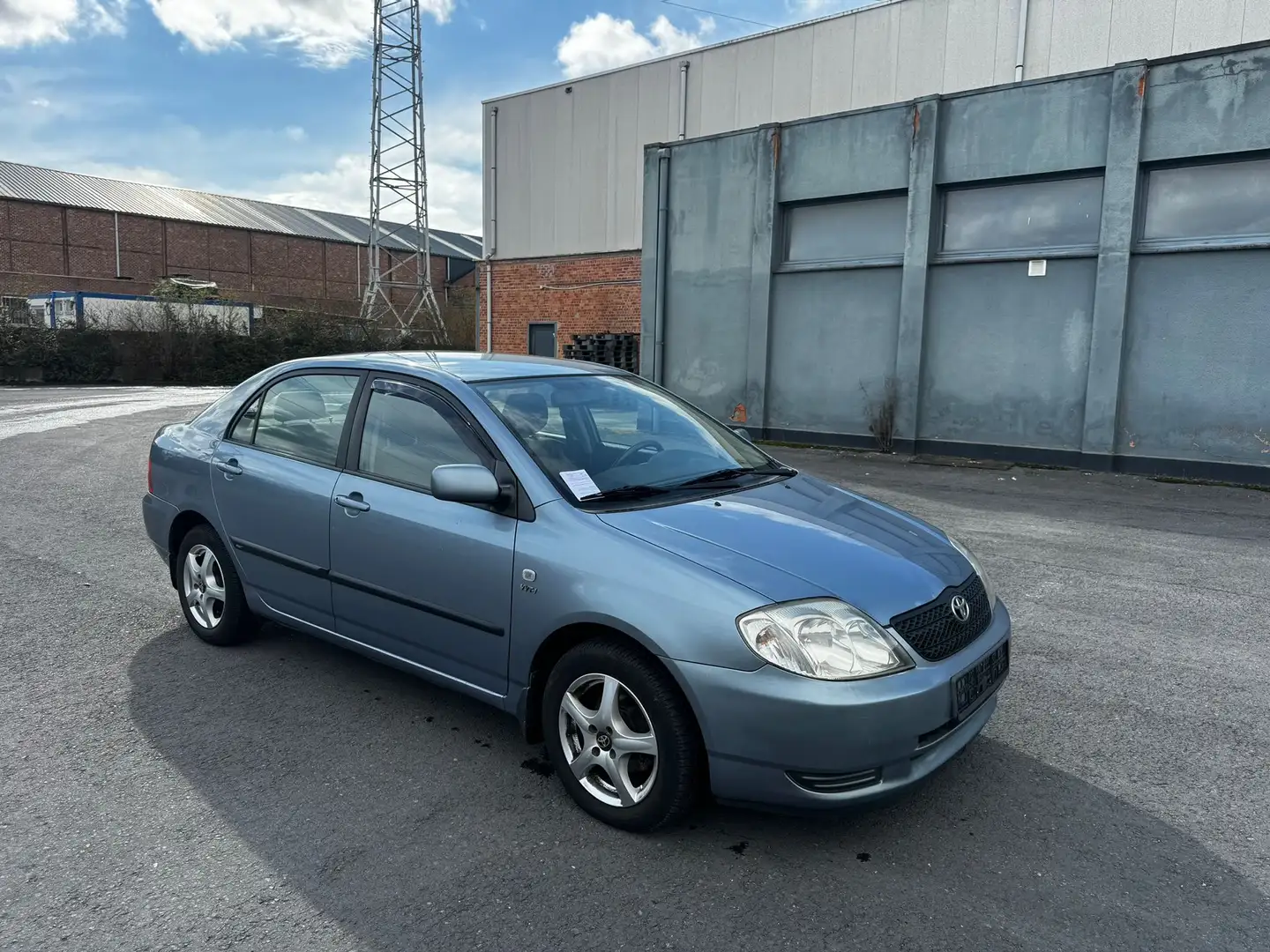 Toyota Corolla 1.4i VVT-i AIRCO JANTE ALUMINIUM CLIMATISÉ Grau - 2