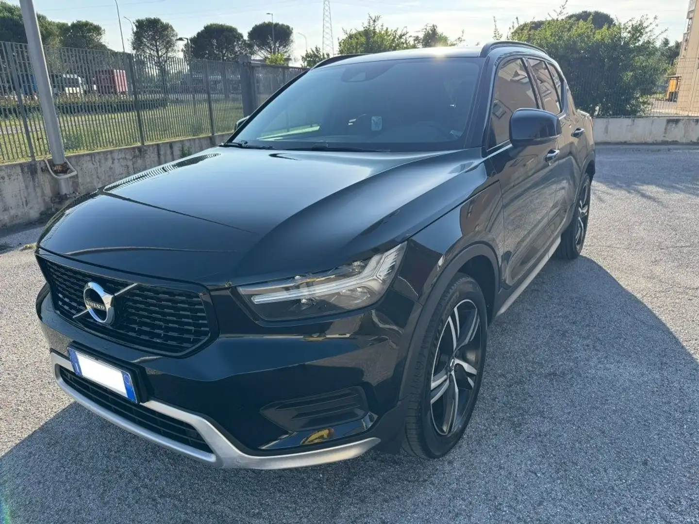 Volvo XC40 D4 AWD Geartronic R-design Noir - 1