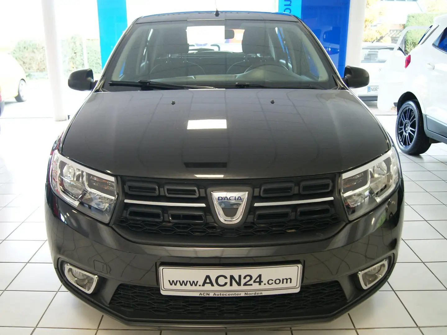 Dacia Sandero Essentiel Schwarz - 2
