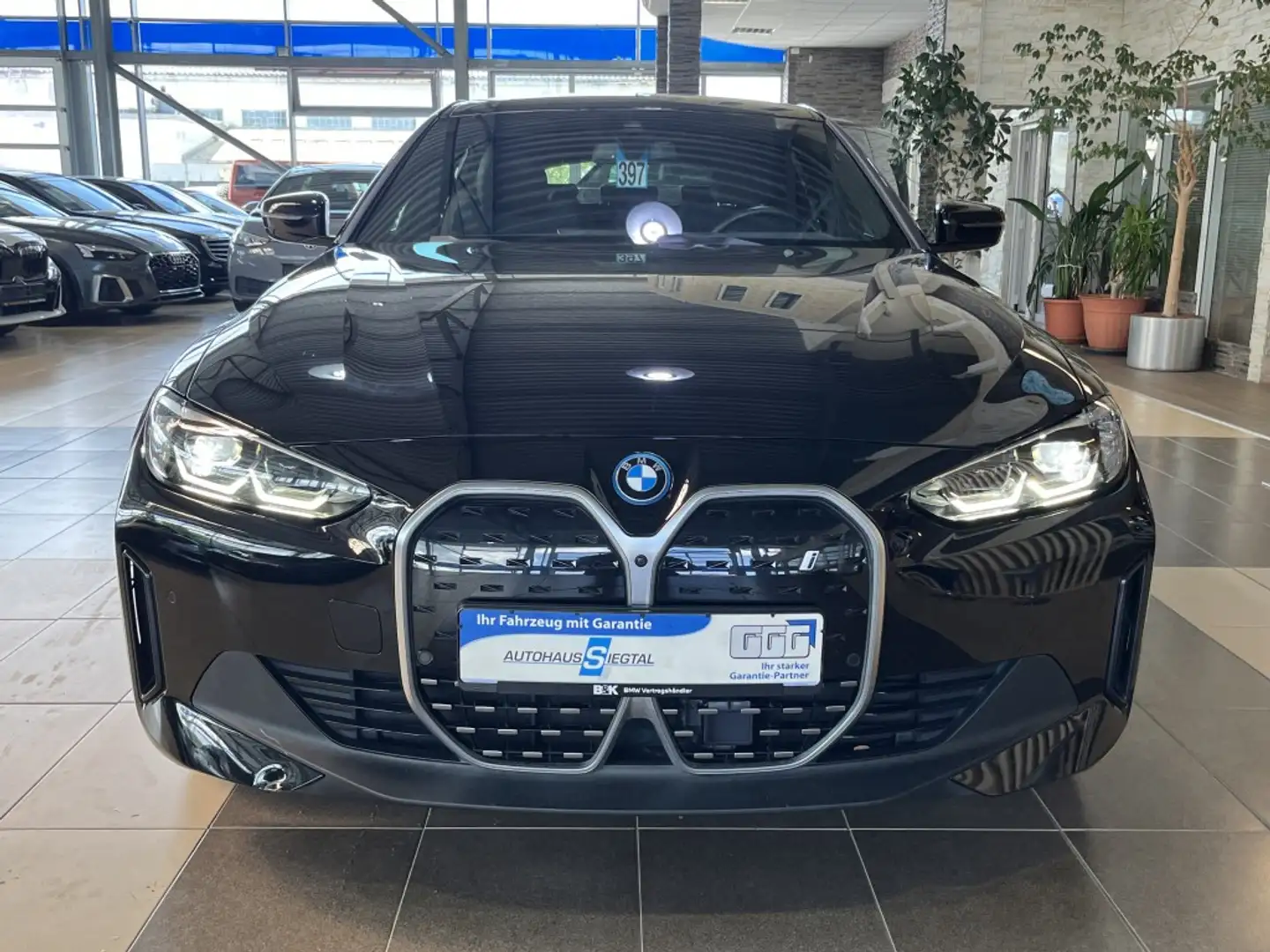 BMW i4 35 eDrive Harman Kardon AHK LED R.Cam SHZ PDC Negro - 2