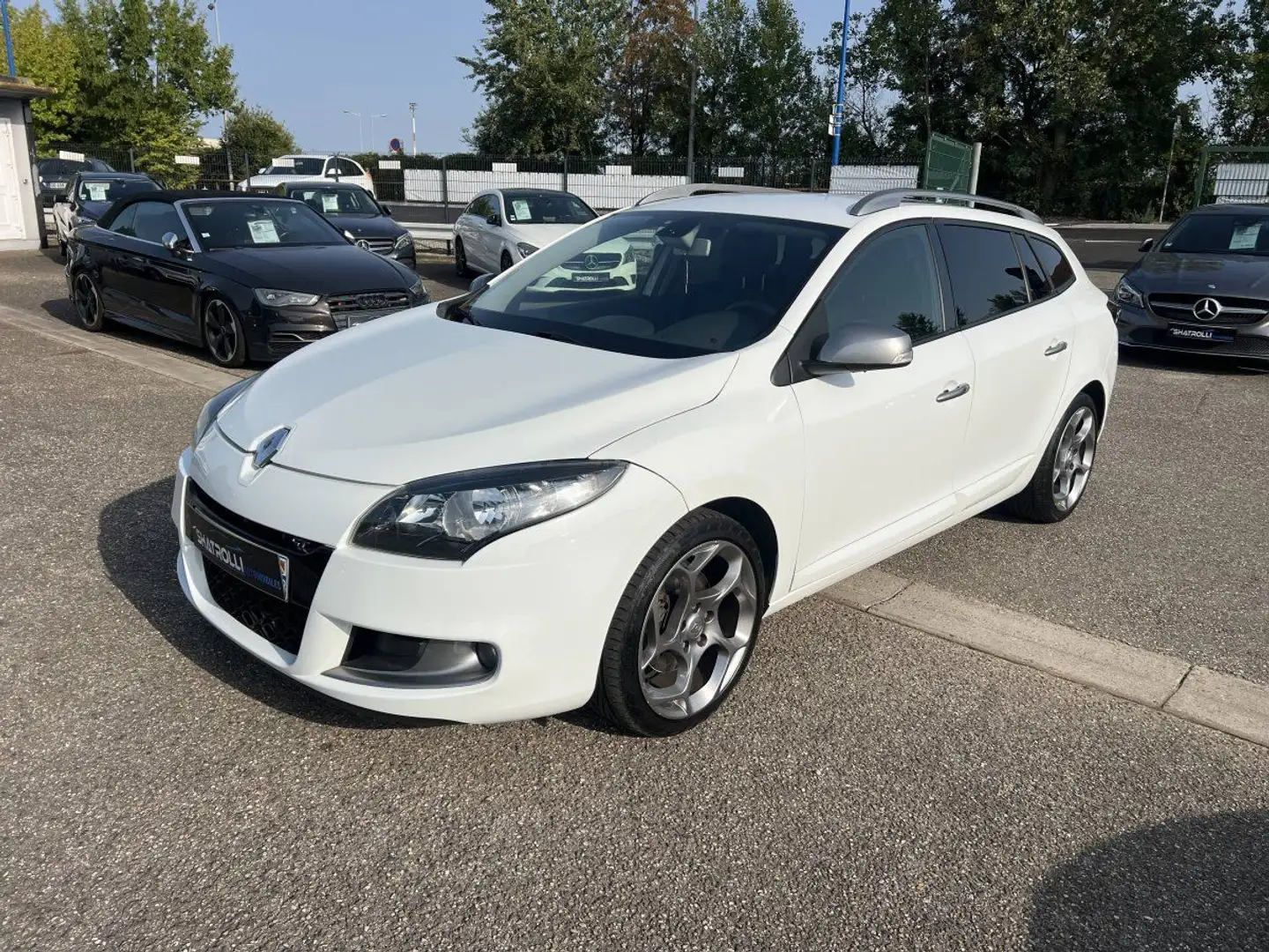 Renault Megane III (B95) 2.0 dCi 160ch GT BVM6 1erMain GPS Weiß - 1