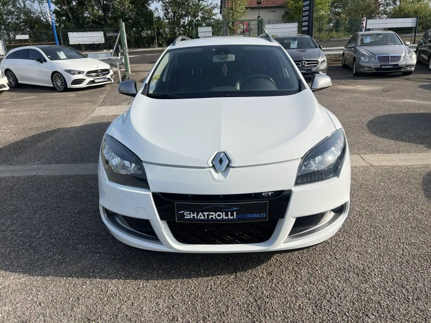Renault Megane III (B95) 2.0 dCi 160ch GT BVM6 1erMain GPS Weiß - 2