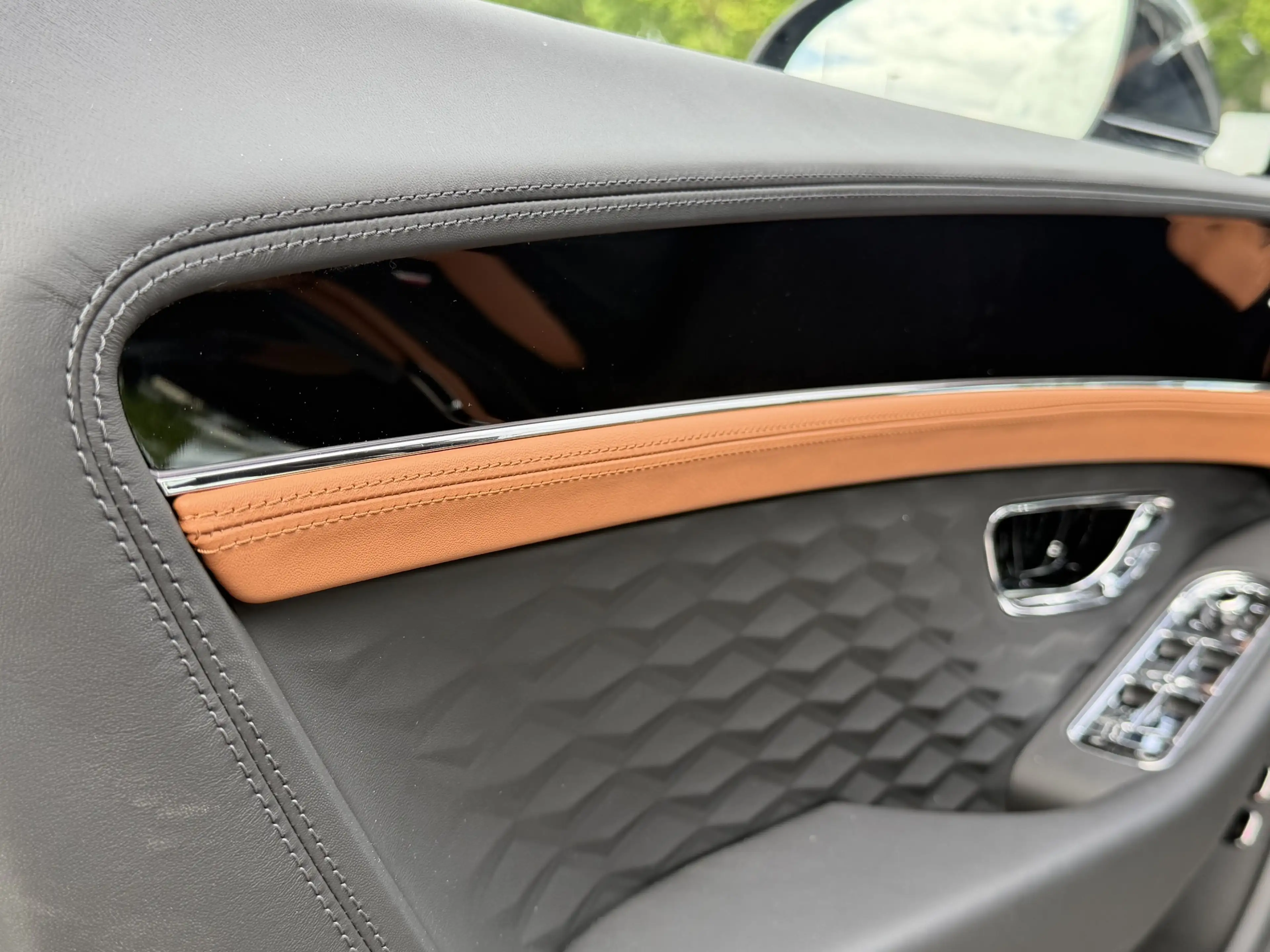 Bentley Continental GT S *Rotating Display*Diamond Quilt* — photo 13
