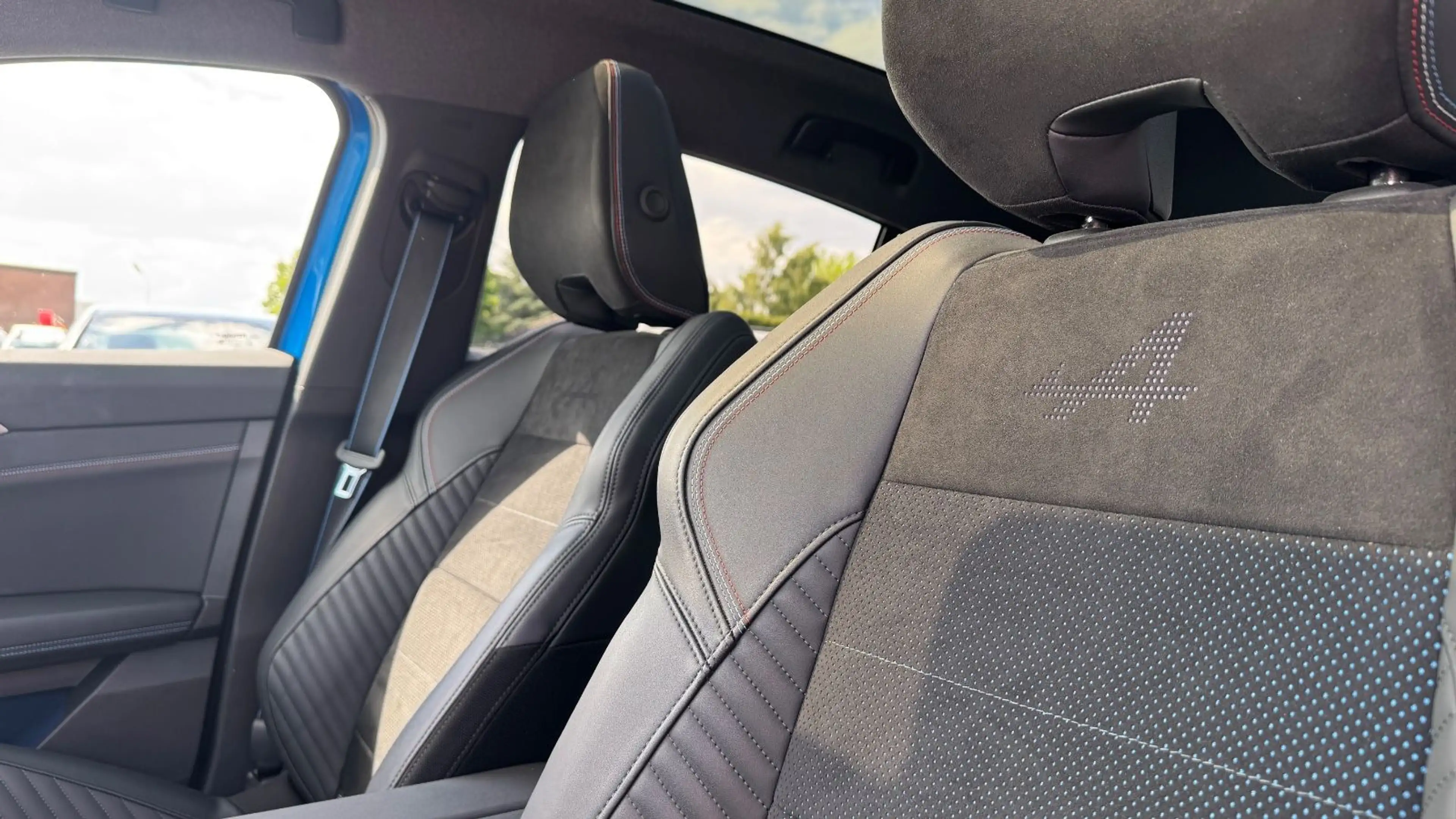 Renault Rafale Hybrid E-Tech 4x4 300 PHEV Esprit Alpine — photo 12