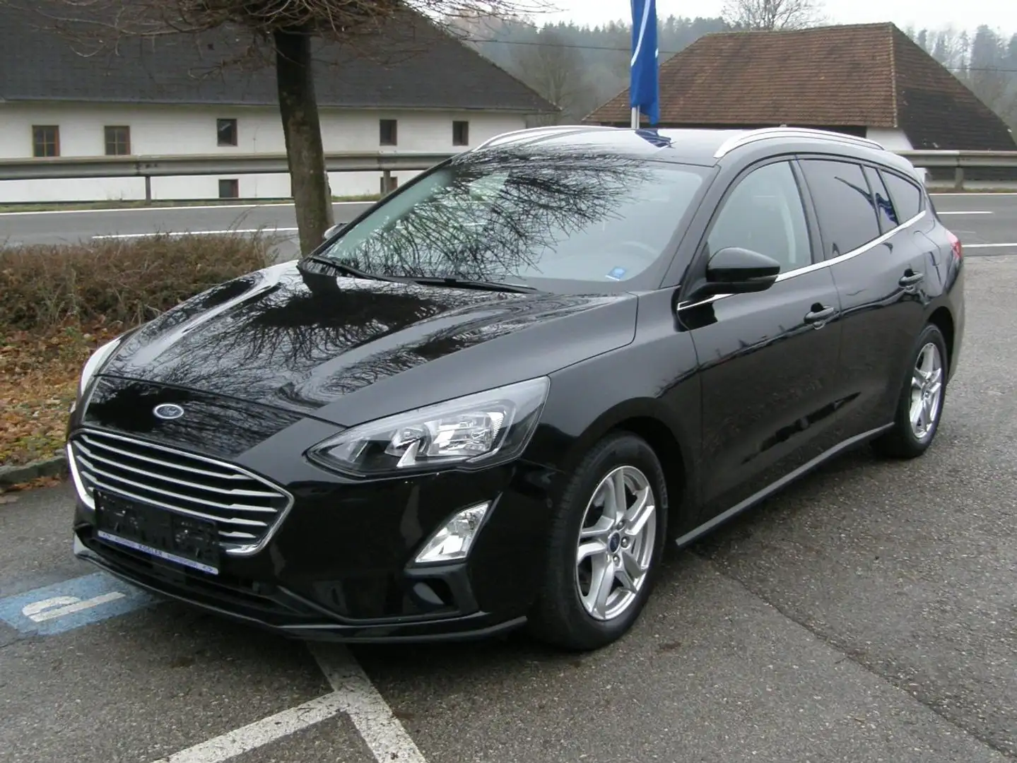 Ford Focus Cool & Connect Schwarz - 1