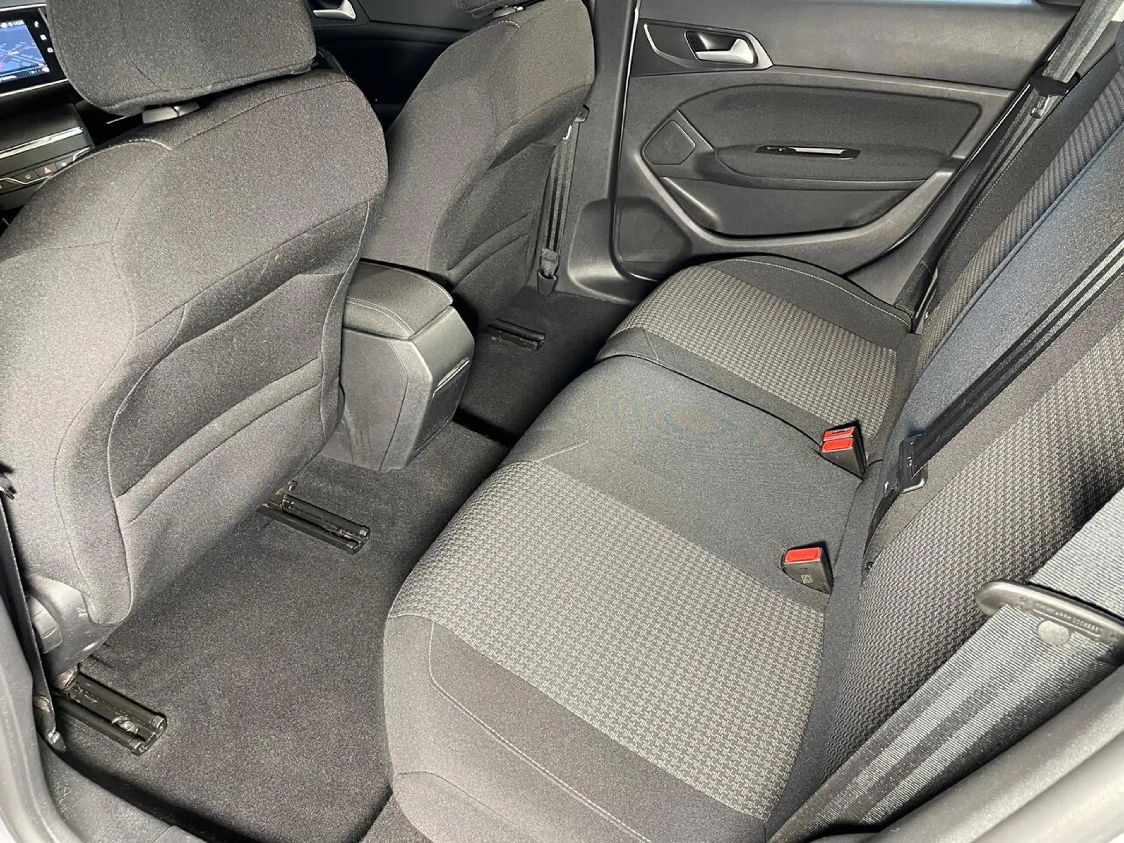 Peugeot 308 SW 1.5 BlueHDI 130 ACTIVE EAT8 GPS CARPLAY — photo 12