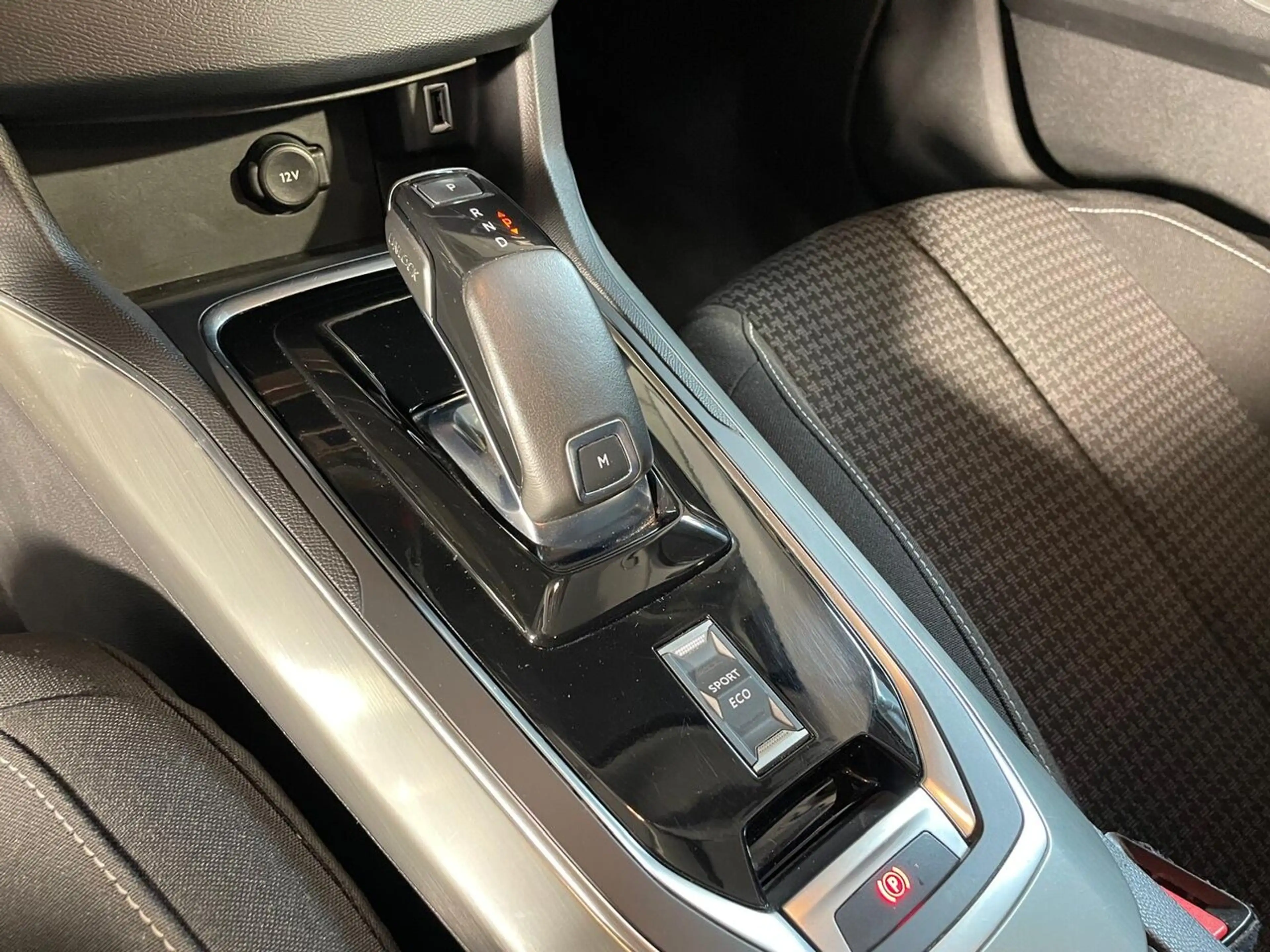 Peugeot 308 SW 1.5 BlueHDI 130 ACTIVE EAT8 GPS CARPLAY — photo 7