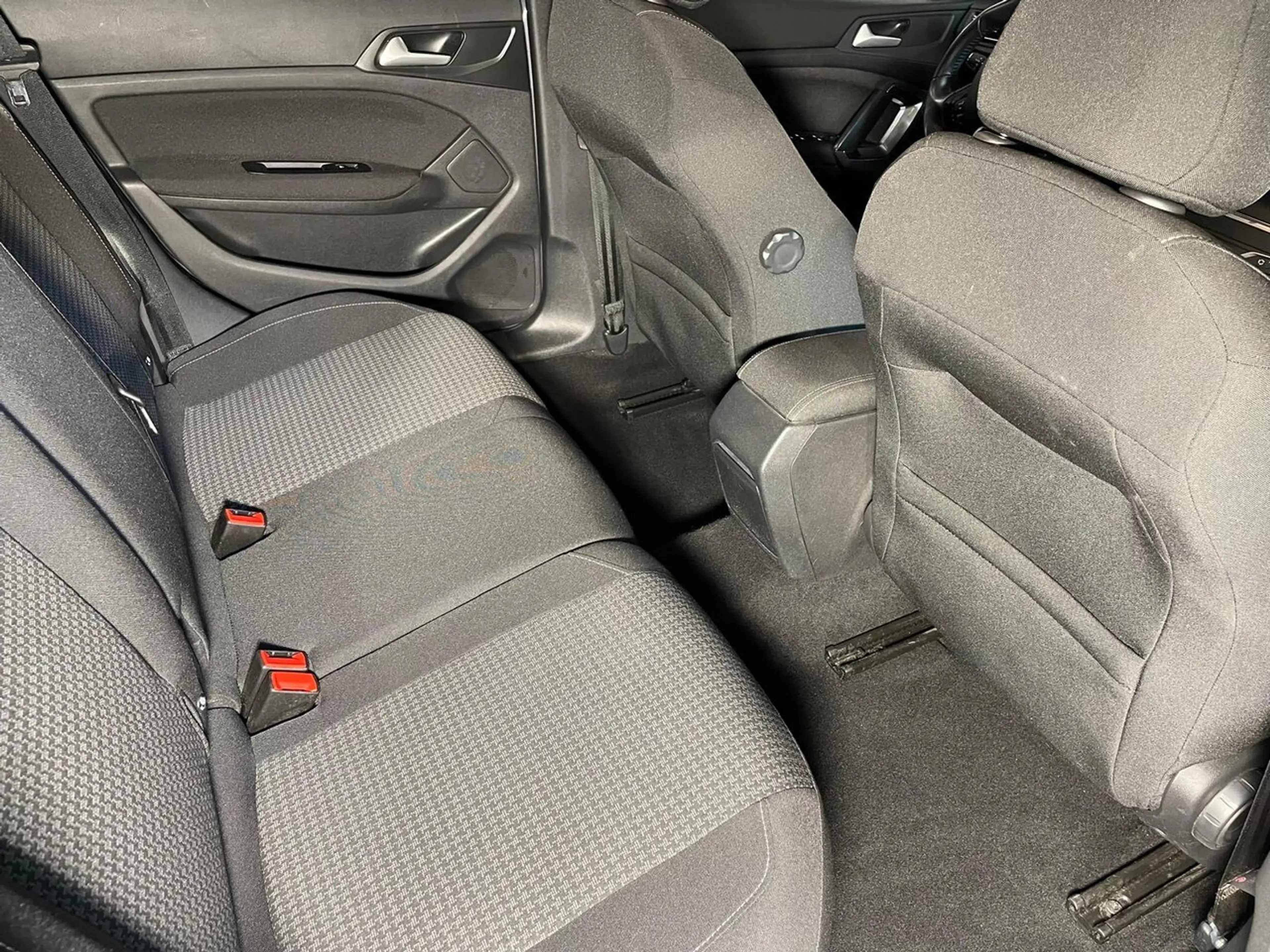 Peugeot 308 SW 1.5 BlueHDI 130 ACTIVE EAT8 GPS CARPLAY — photo 13