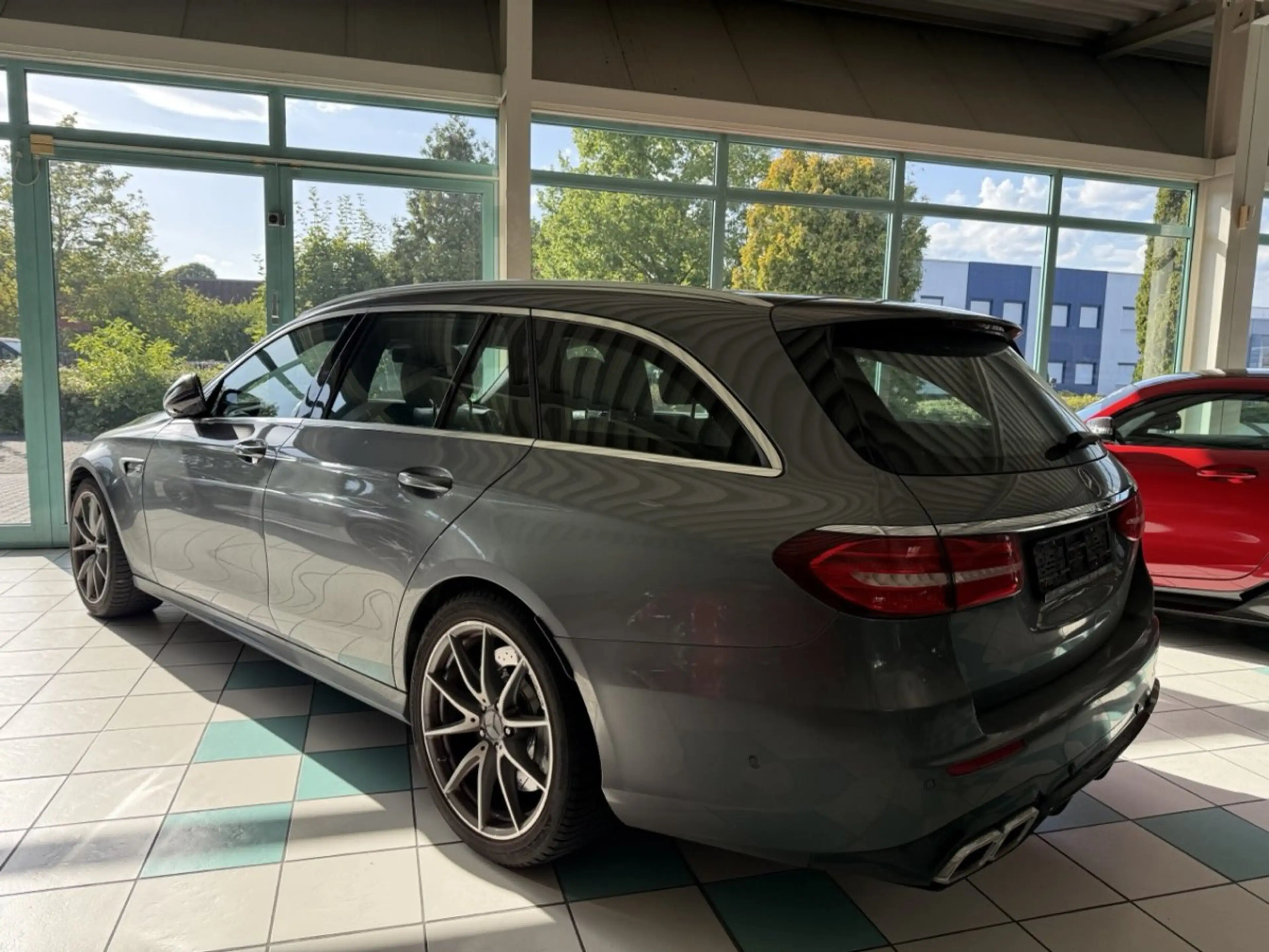 Mercedes-Benz E 63 AMG 4MATIC — photo 3